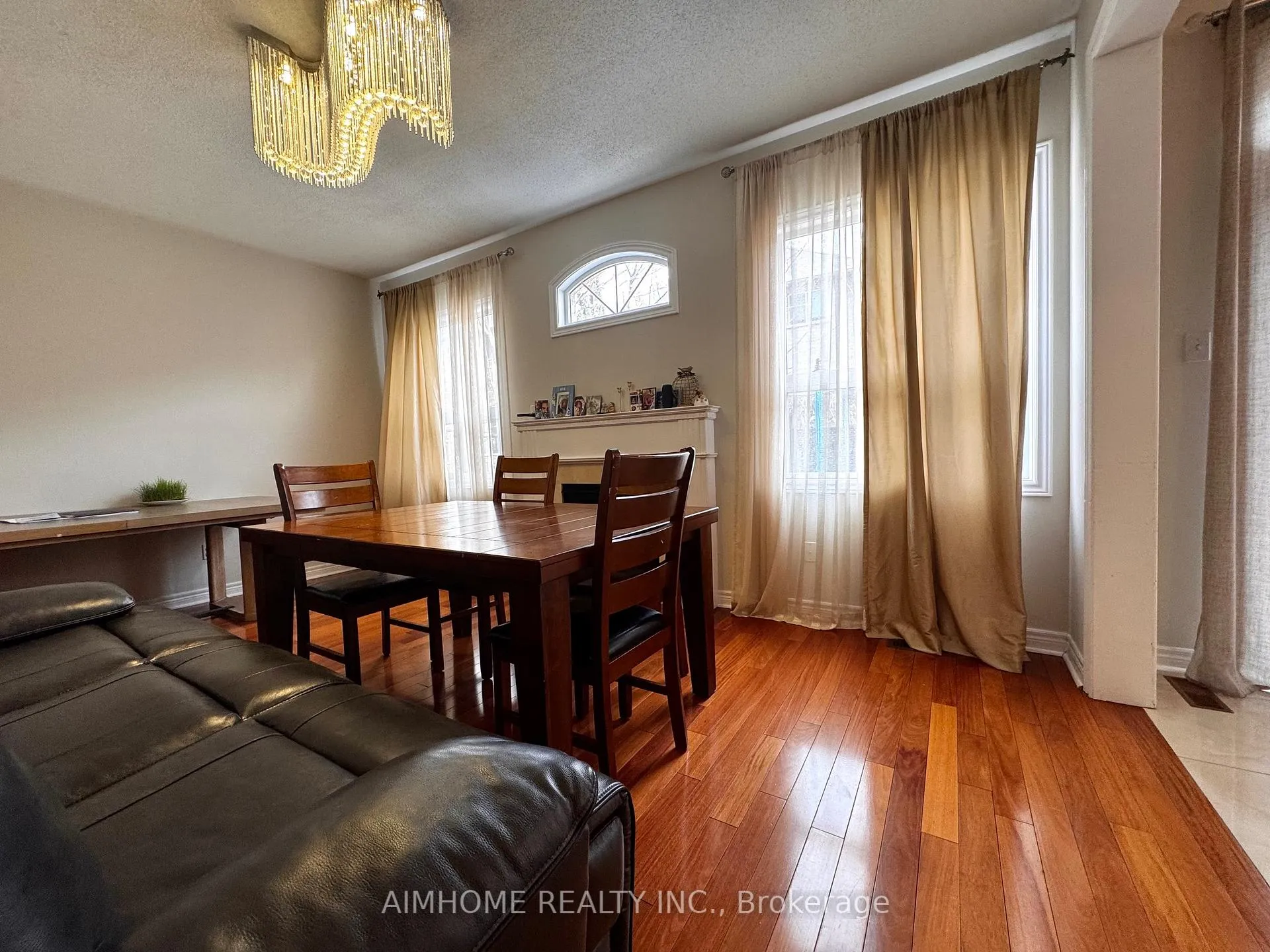Photo 9 of 61 Ten Oaks Blvd, Vaughan, Patterson — HOMEH