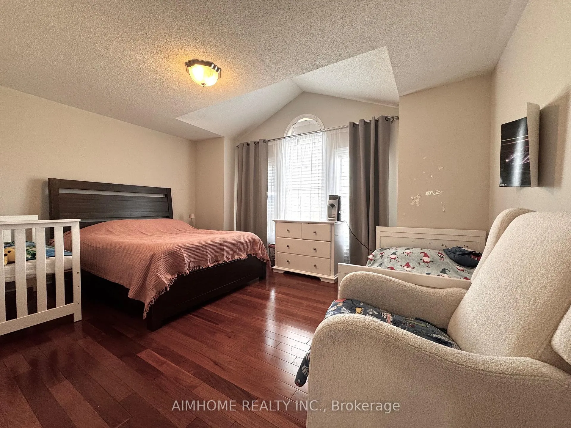 Photo 16 of 61 Ten Oaks Blvd, Vaughan, Patterson — HOMEH
