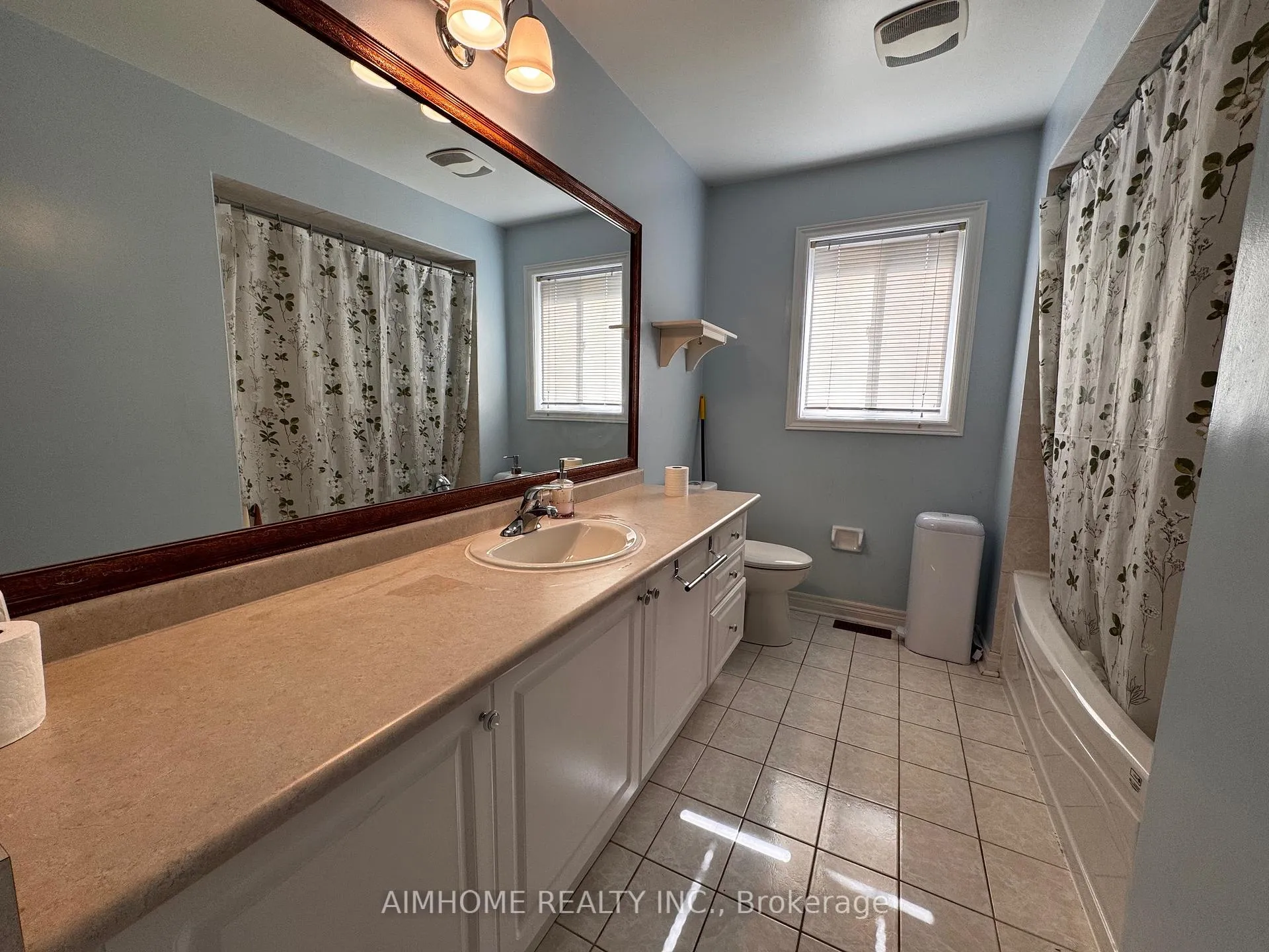 Photo 17 of 61 Ten Oaks Blvd, Vaughan, Patterson — HOMEH