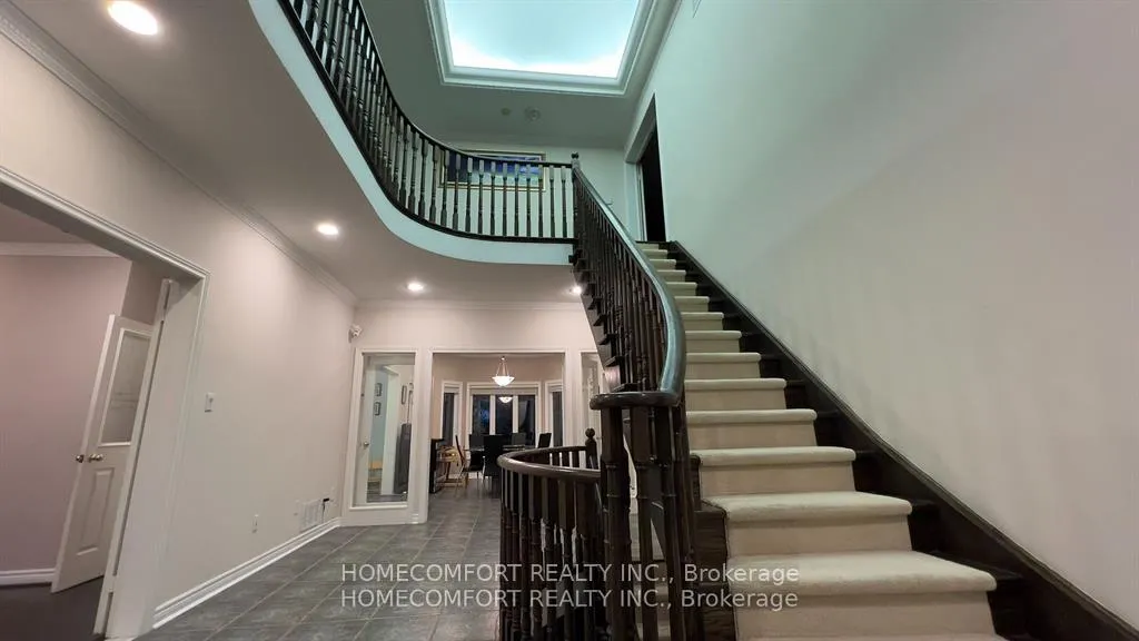Photo 8 of 95 Rowland Court, Markham, Cachet — HOMEH