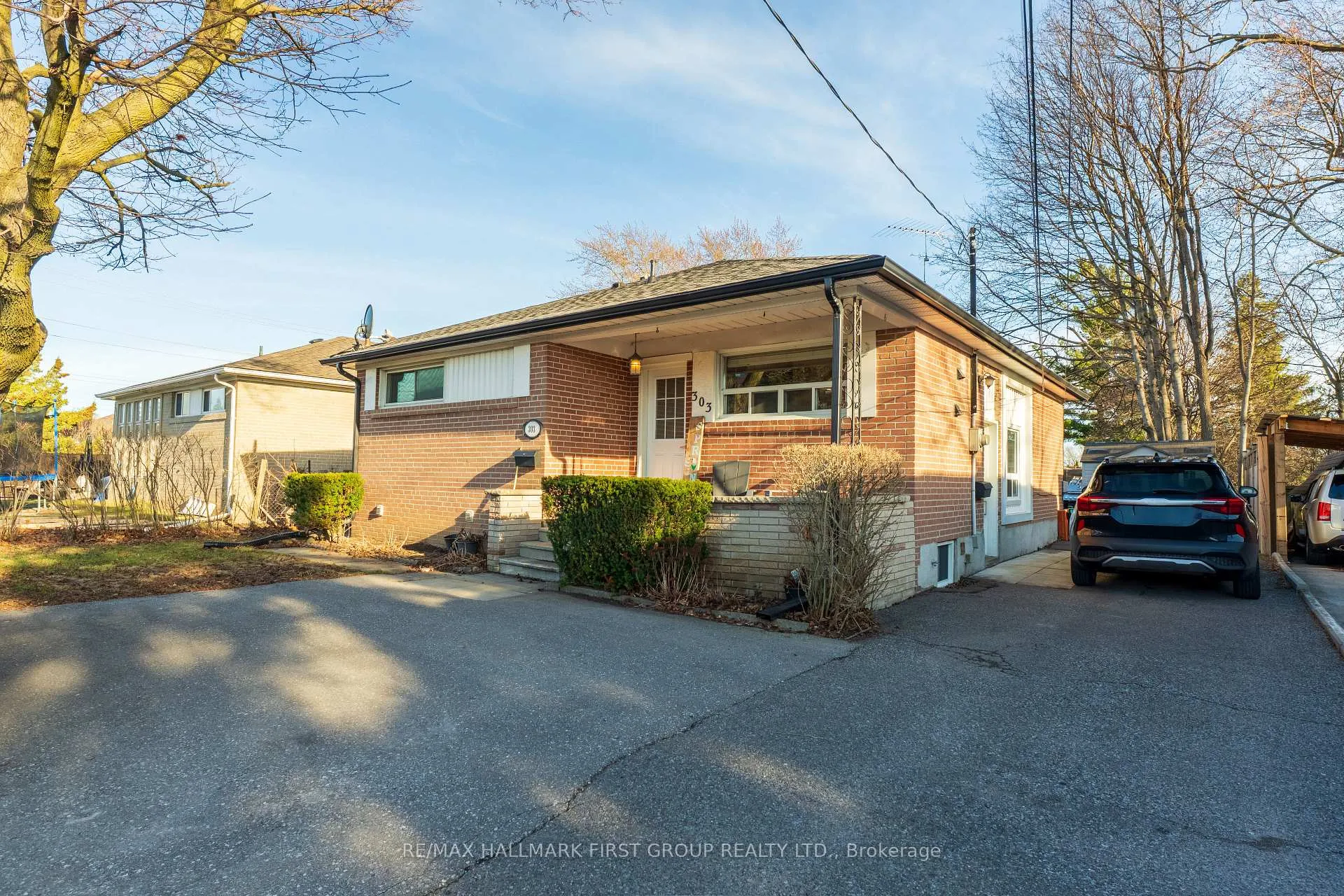 Photo 2 of Unit Main, 303 Rossland Road W, Whitby, Williamsburg — HOMEH