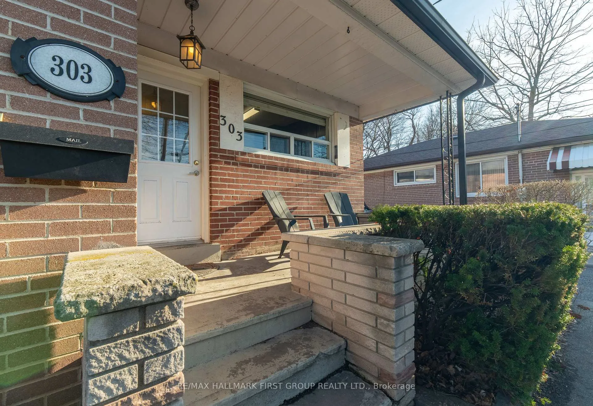 Photo 3 of Unit Main, 303 Rossland Road W, Whitby, Williamsburg — HOMEH