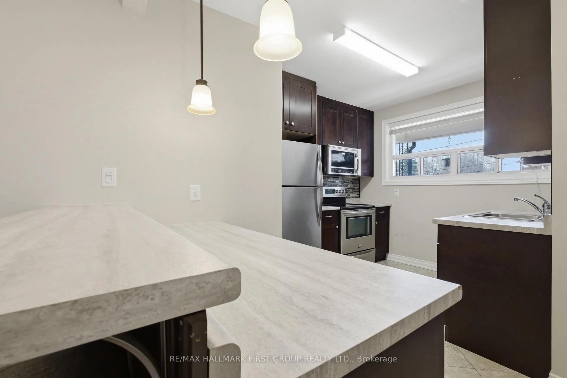 Photo 10 of Unit Main, 303 Rossland Road W, Whitby, Williamsburg — HOMEH