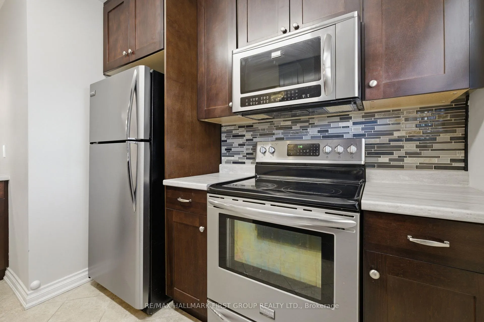 Photo 12 of Unit Main, 303 Rossland Road W, Whitby, Williamsburg — HOMEH