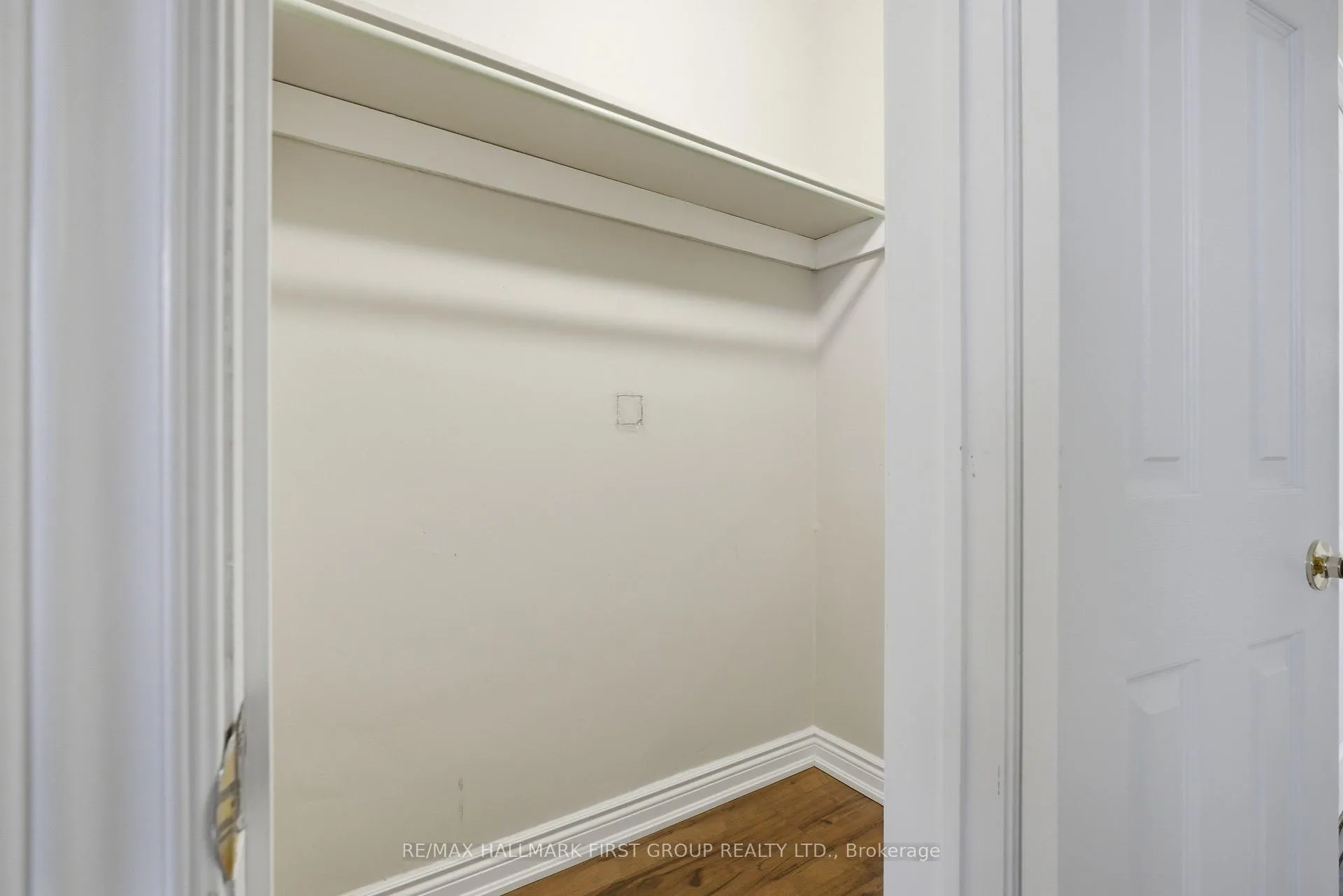 Photo 17 of Unit Main, 303 Rossland Road W, Whitby, Williamsburg — HOMEH