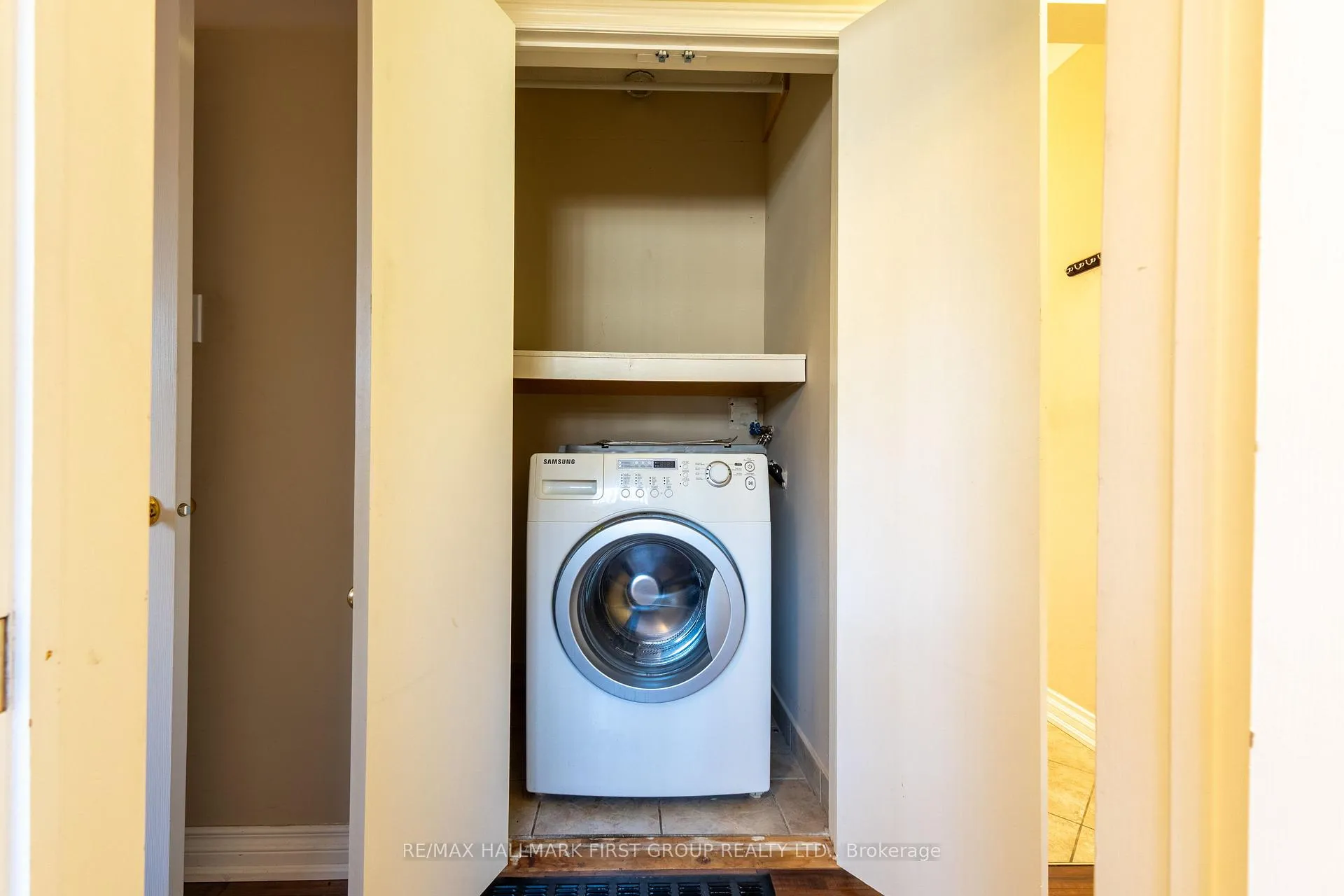Photo 23 of Unit Main, 303 Rossland Road W, Whitby, Williamsburg — HOMEH
