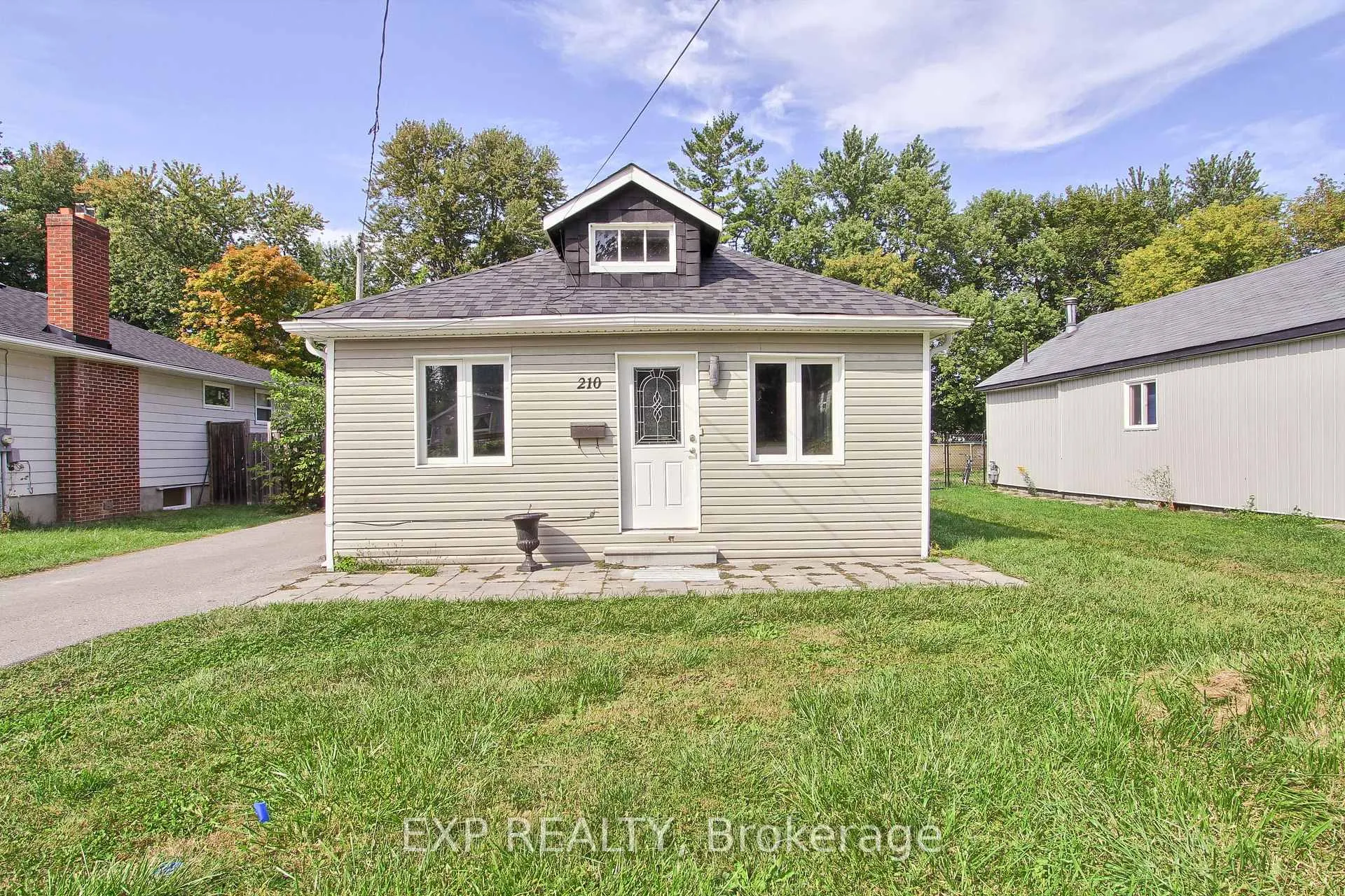 Photo 2 of 210 Bayview Avenue, Georgina, Keswick South — HOMEH