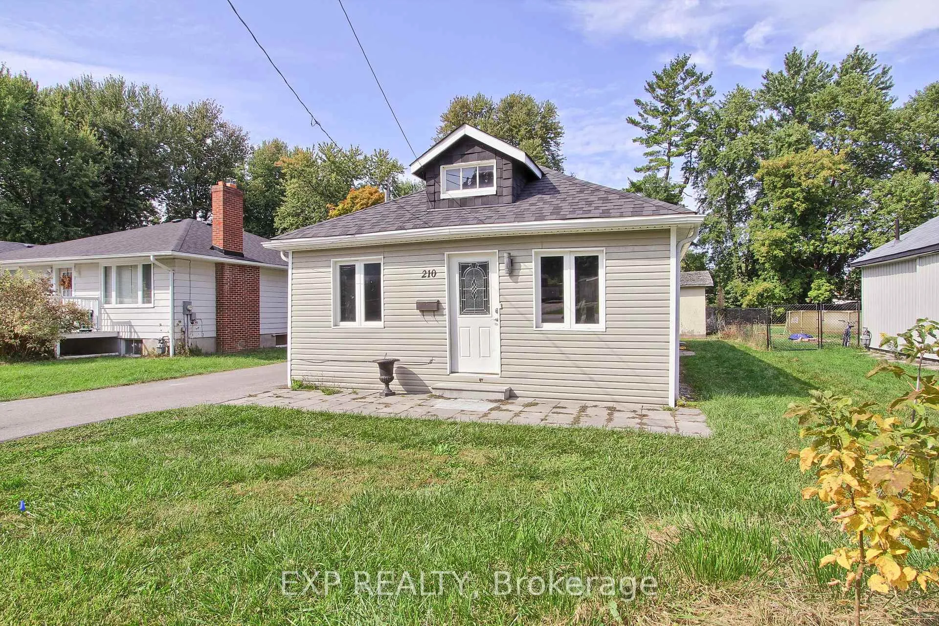 Photo 3 of 210 Bayview Avenue, Georgina, Keswick South — HOMEH
