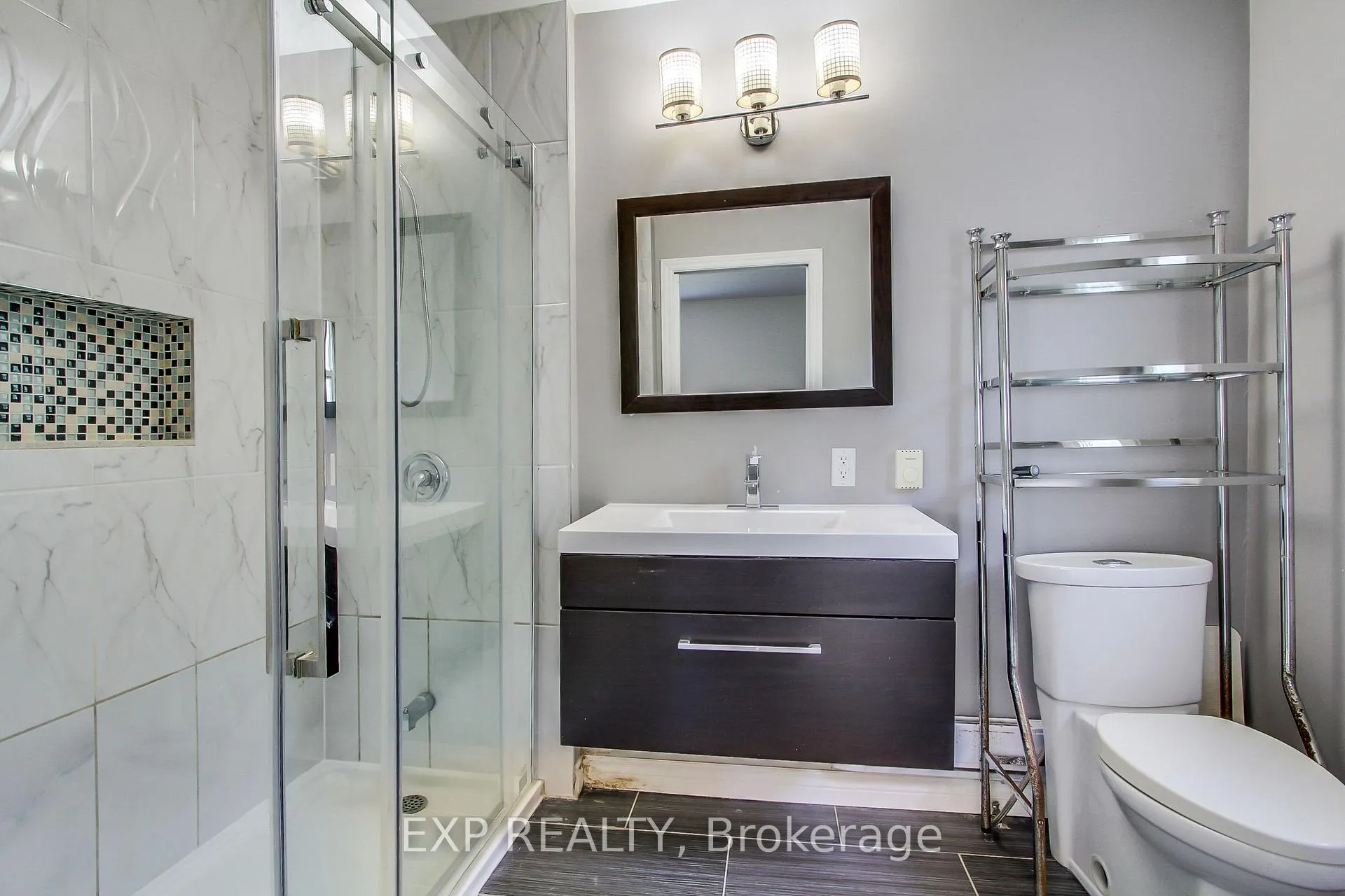 Photo 20 of 210 Bayview Avenue, Georgina, Keswick South — HOMEH