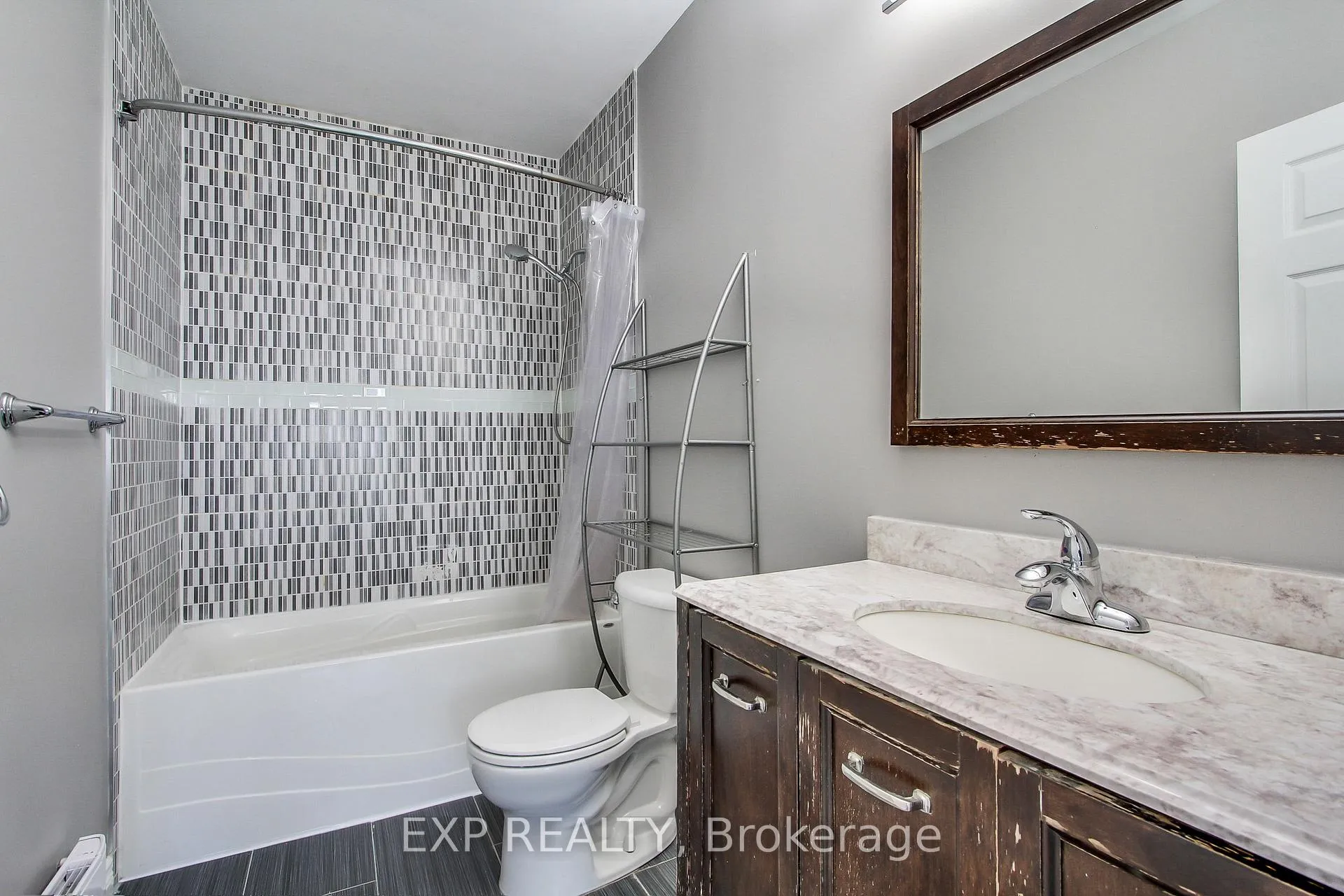 Photo 24 of 210 Bayview Avenue, Georgina, Keswick South — HOMEH