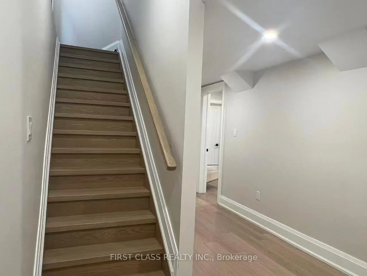 Photo 12 of 107 Lankin Boulevard, Toronto, East York — HOMEH
