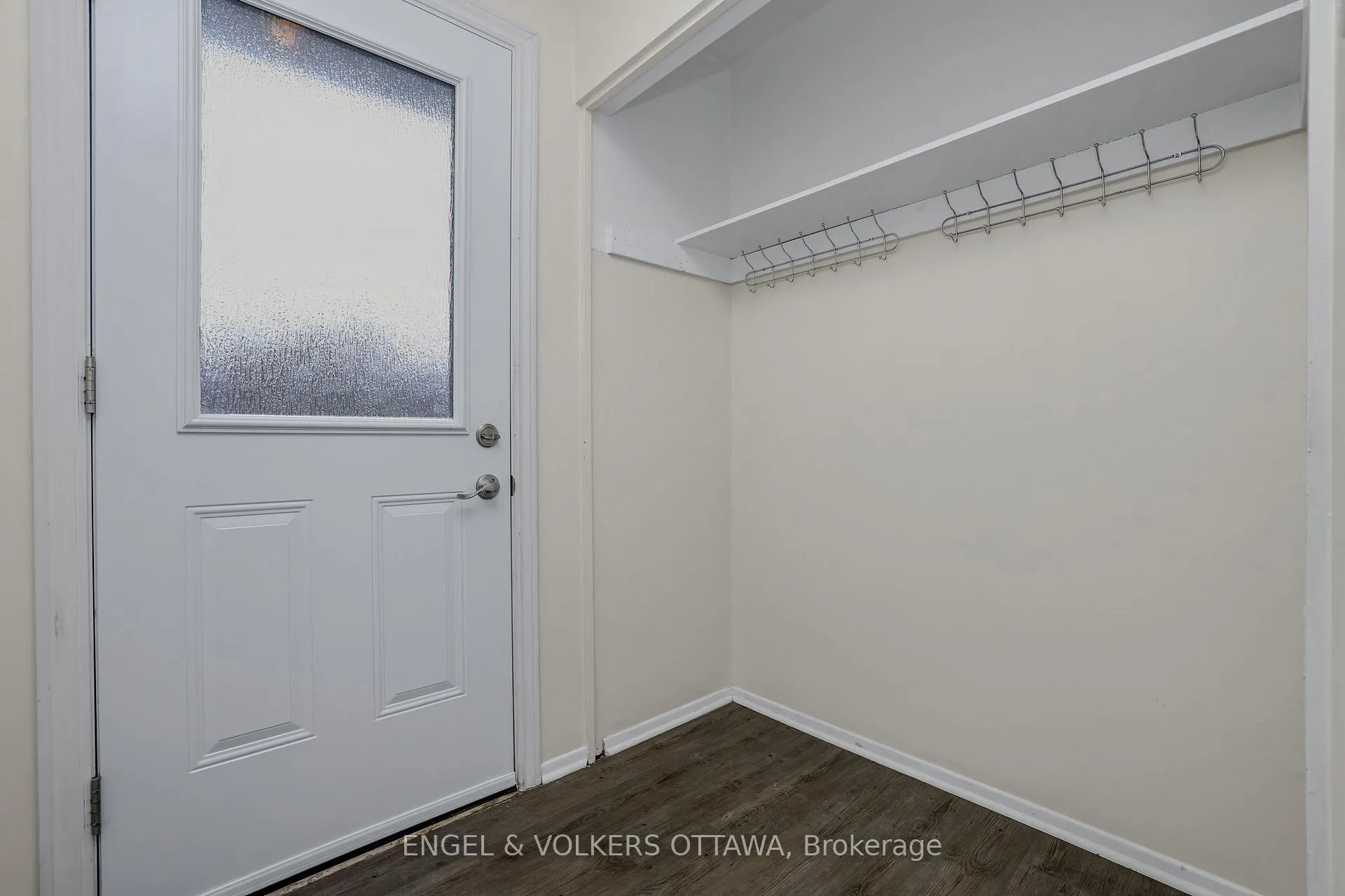 Photo 4 of 20 Meadowbank Drive, Ottawa, Briargreen — HOMEH