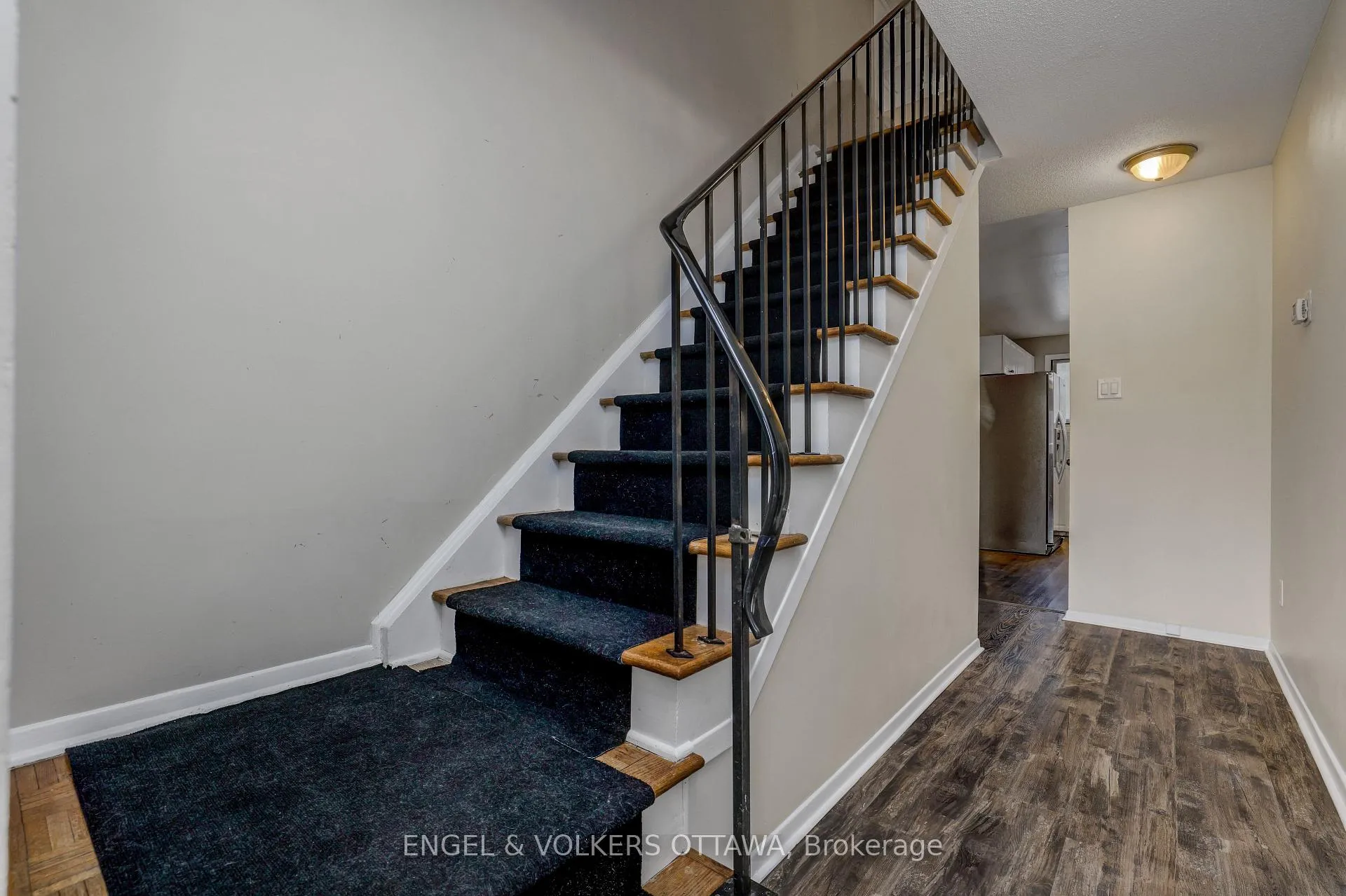 Photo 5 of 20 Meadowbank Drive, Ottawa, Briargreen — HOMEH