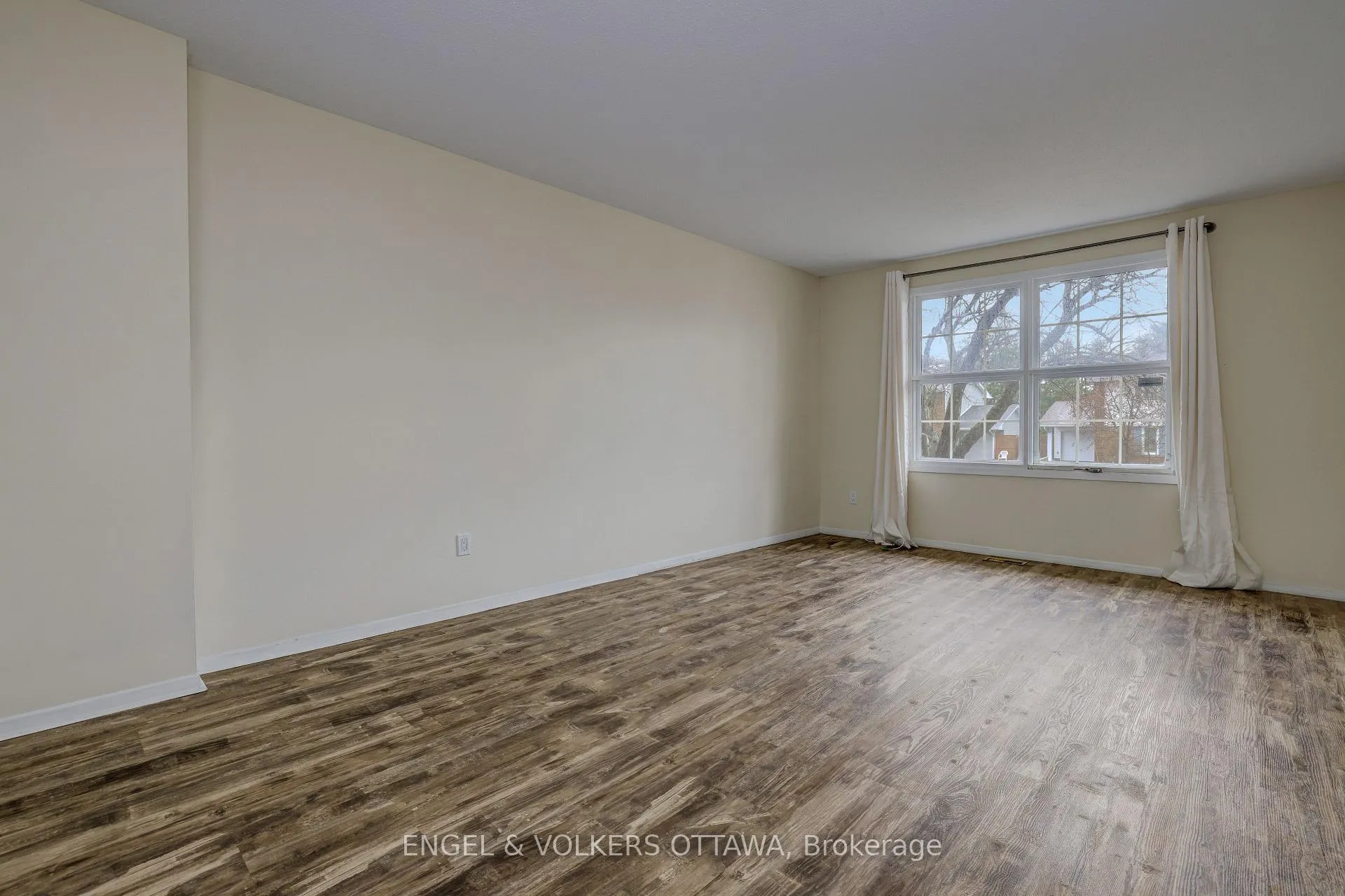 Photo 6 of 20 Meadowbank Drive, Ottawa, Briargreen — HOMEH