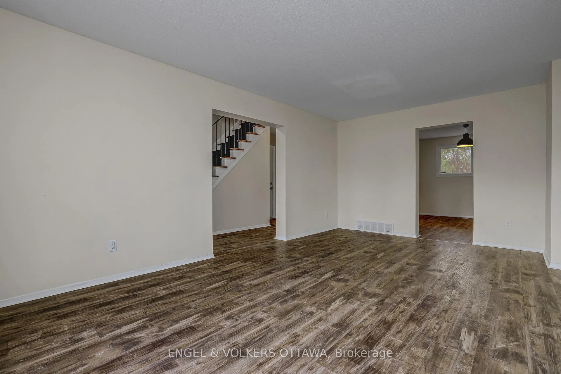 Photo 8 of 20 Meadowbank Drive, Ottawa, Briargreen — HOMEH