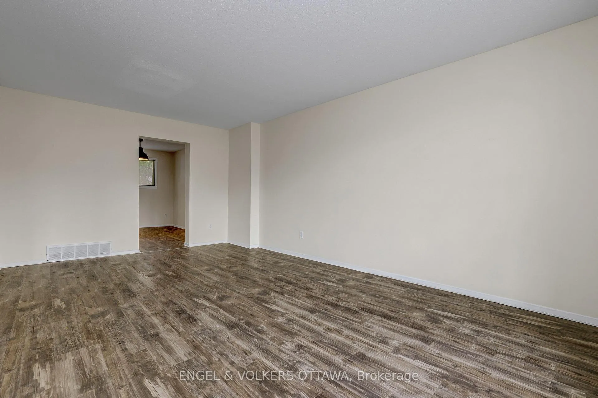 Photo 9 of 20 Meadowbank Drive, Ottawa, Briargreen — HOMEH