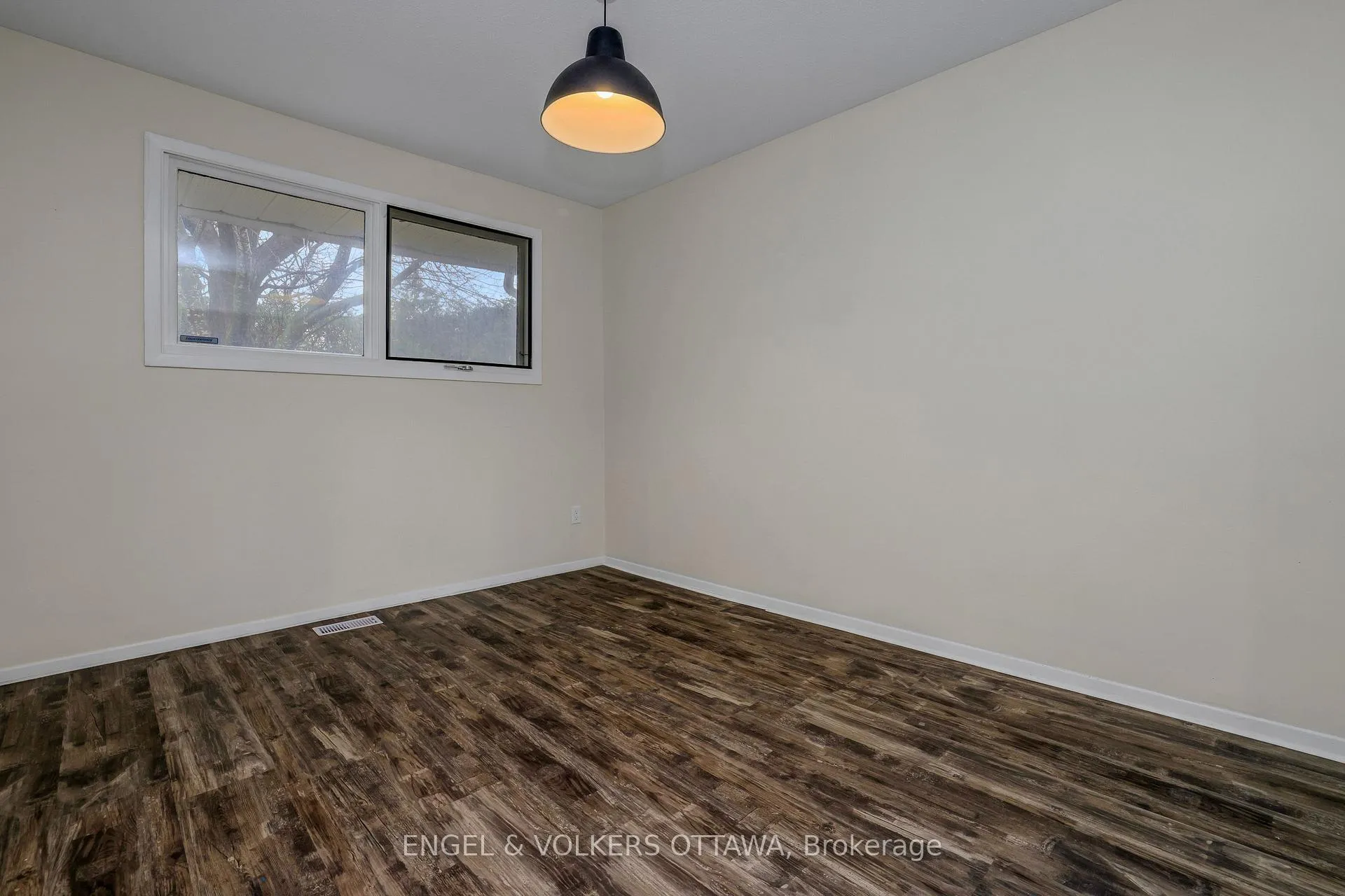 Photo 10 of 20 Meadowbank Drive, Ottawa, Briargreen — HOMEH