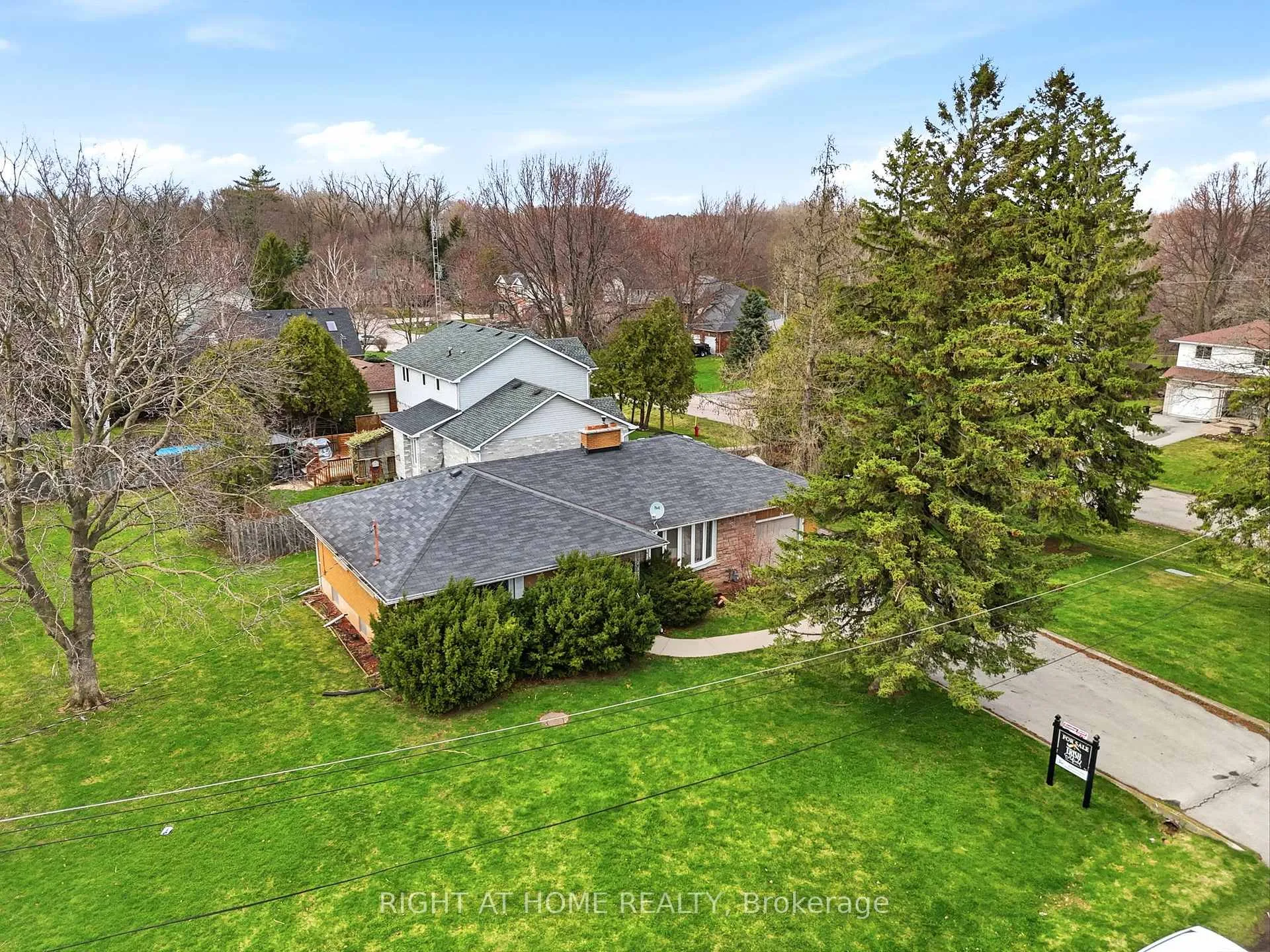 Photo 1 of 13 Westview Crescent, Hamilton, Waterdown — HOMEH