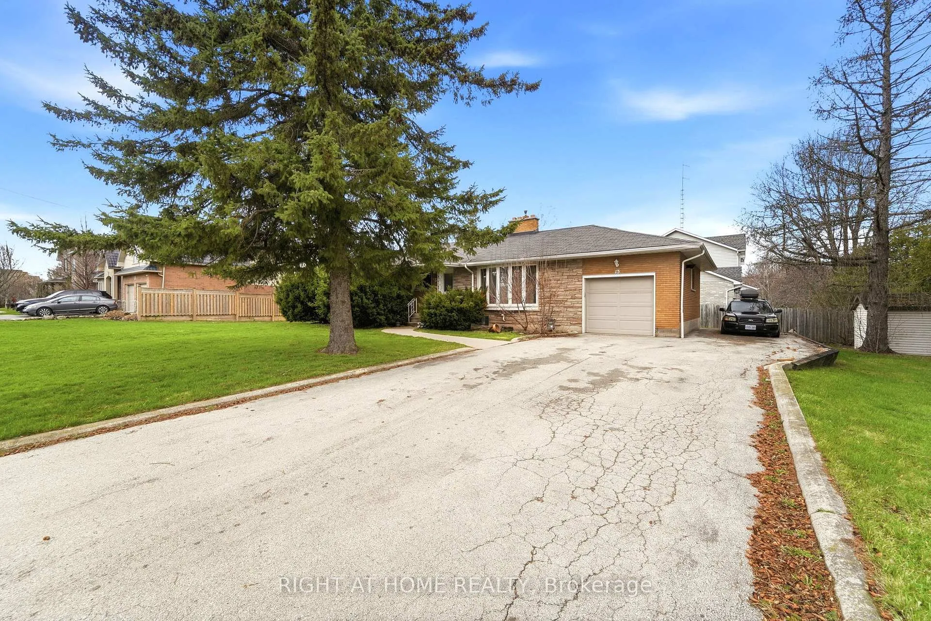 Photo 4 of 13 Westview Crescent, Hamilton, Waterdown — HOMEH