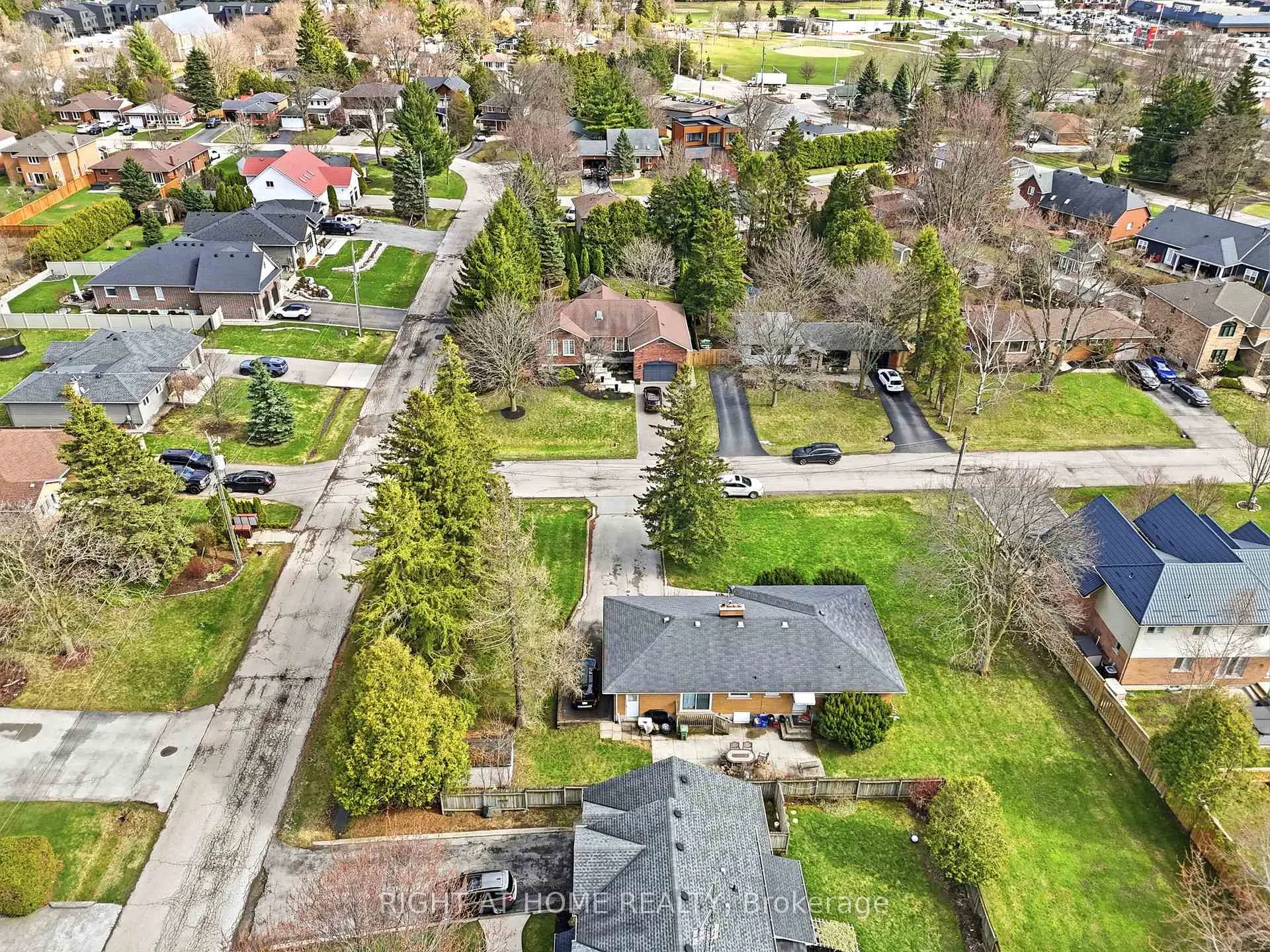 Photo 6 of 13 Westview Crescent, Hamilton, Waterdown — HOMEH