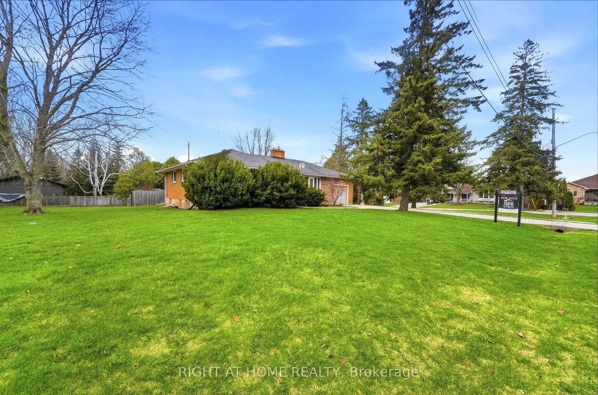 Photo 7 of 13 Westview Crescent, Hamilton, Waterdown — HOMEH