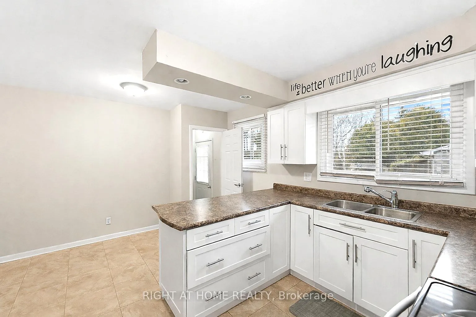 Photo 9 of 13 Westview Crescent, Hamilton, Waterdown — HOMEH