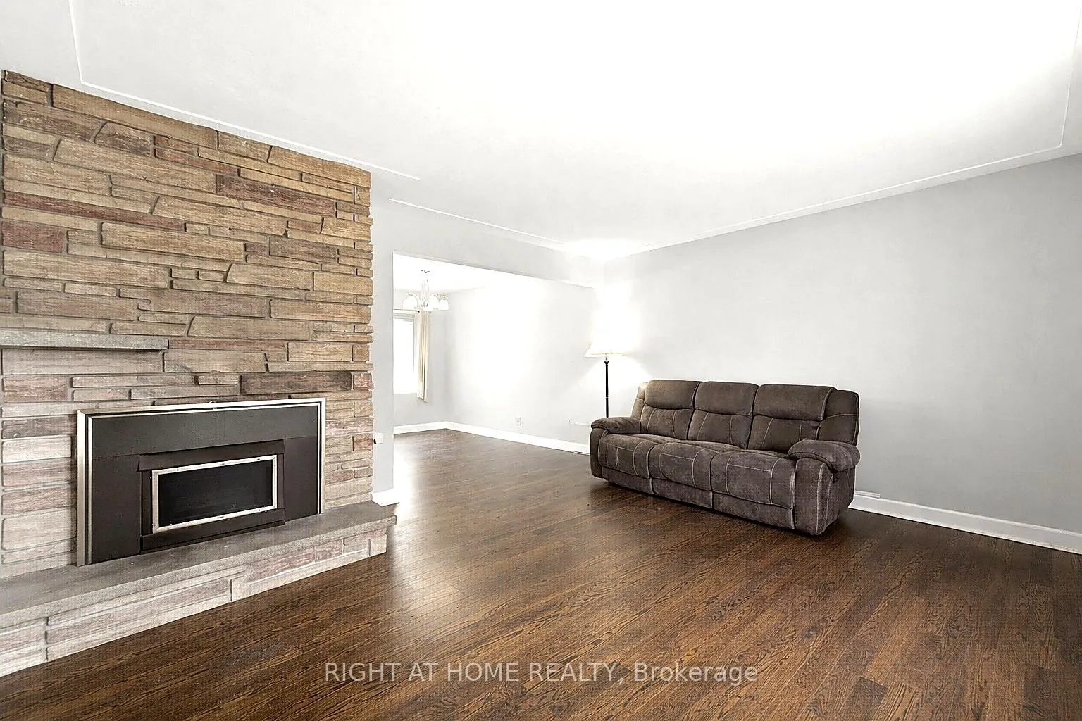 Photo 10 of 13 Westview Crescent, Hamilton, Waterdown — HOMEH