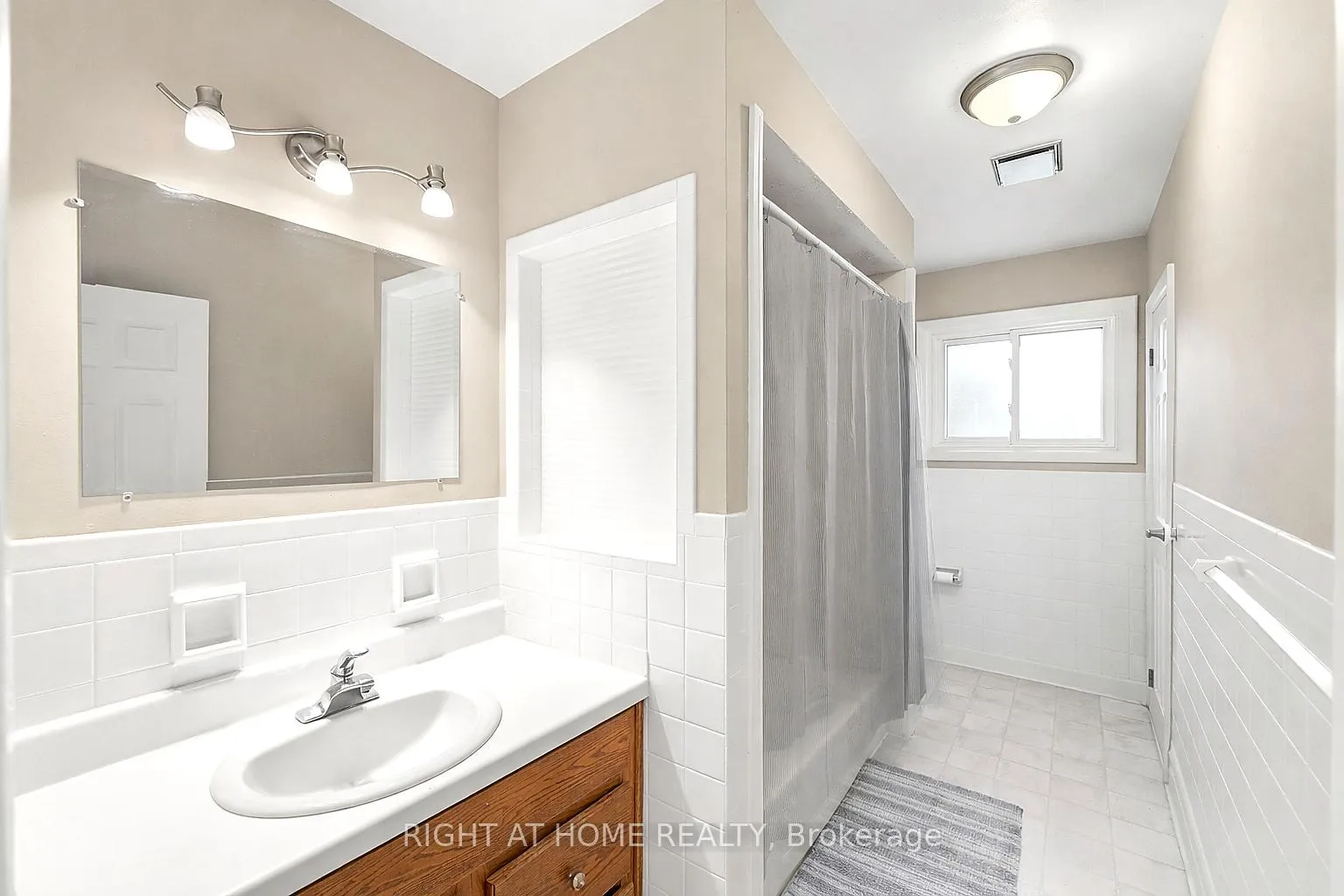 Photo 12 of 13 Westview Crescent, Hamilton, Waterdown — HOMEH