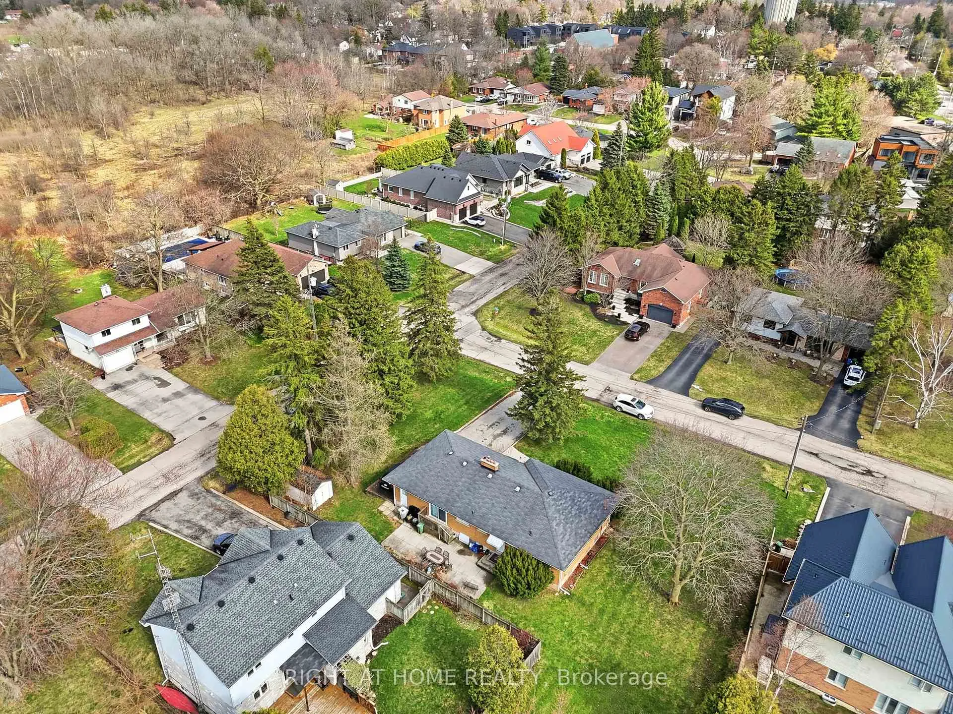 Photo 15 of 13 Westview Crescent, Hamilton, Waterdown — HOMEH
