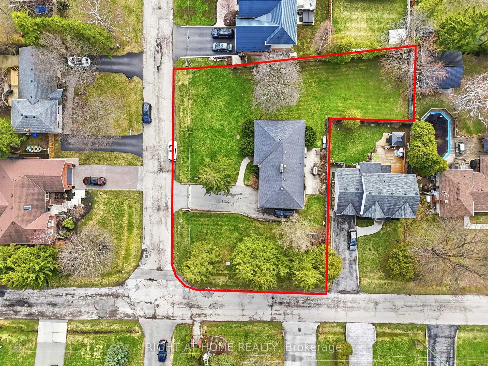 Photo 21 of 13 Westview Crescent, Hamilton, Waterdown — HOMEH