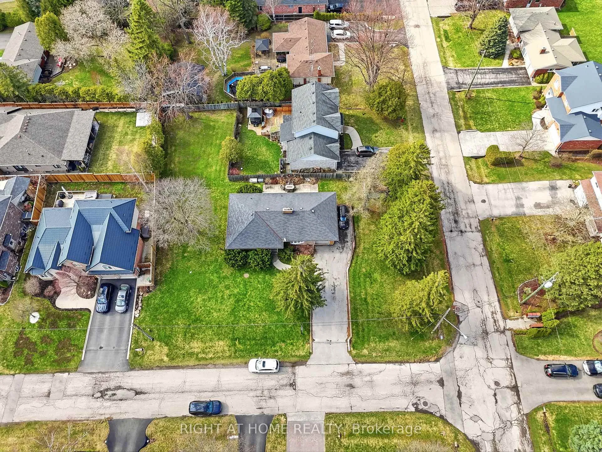 Photo 22 of 13 Westview Crescent, Hamilton, Waterdown — HOMEH