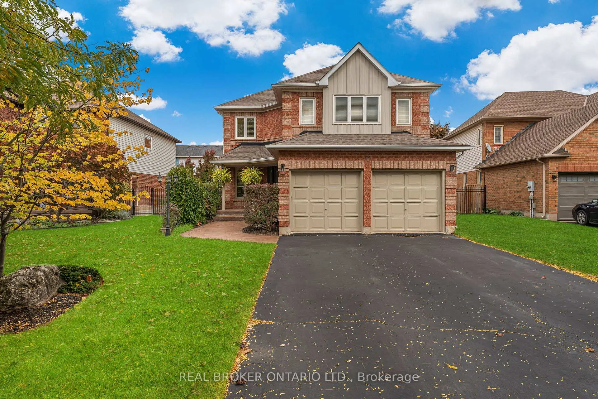 Photo 2 of 24 Shetland Drive, Hamilton, Waterdown — HOMEH
