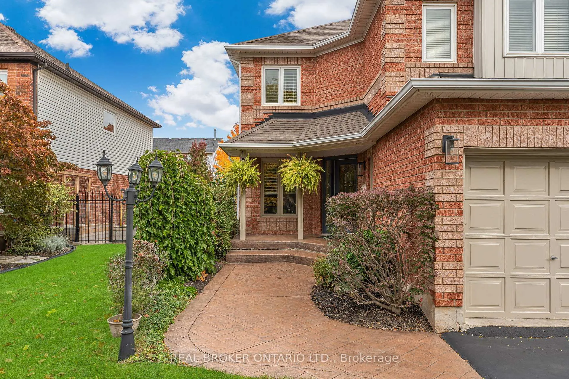 Photo 3 of 24 Shetland Drive, Hamilton, Waterdown — HOMEH