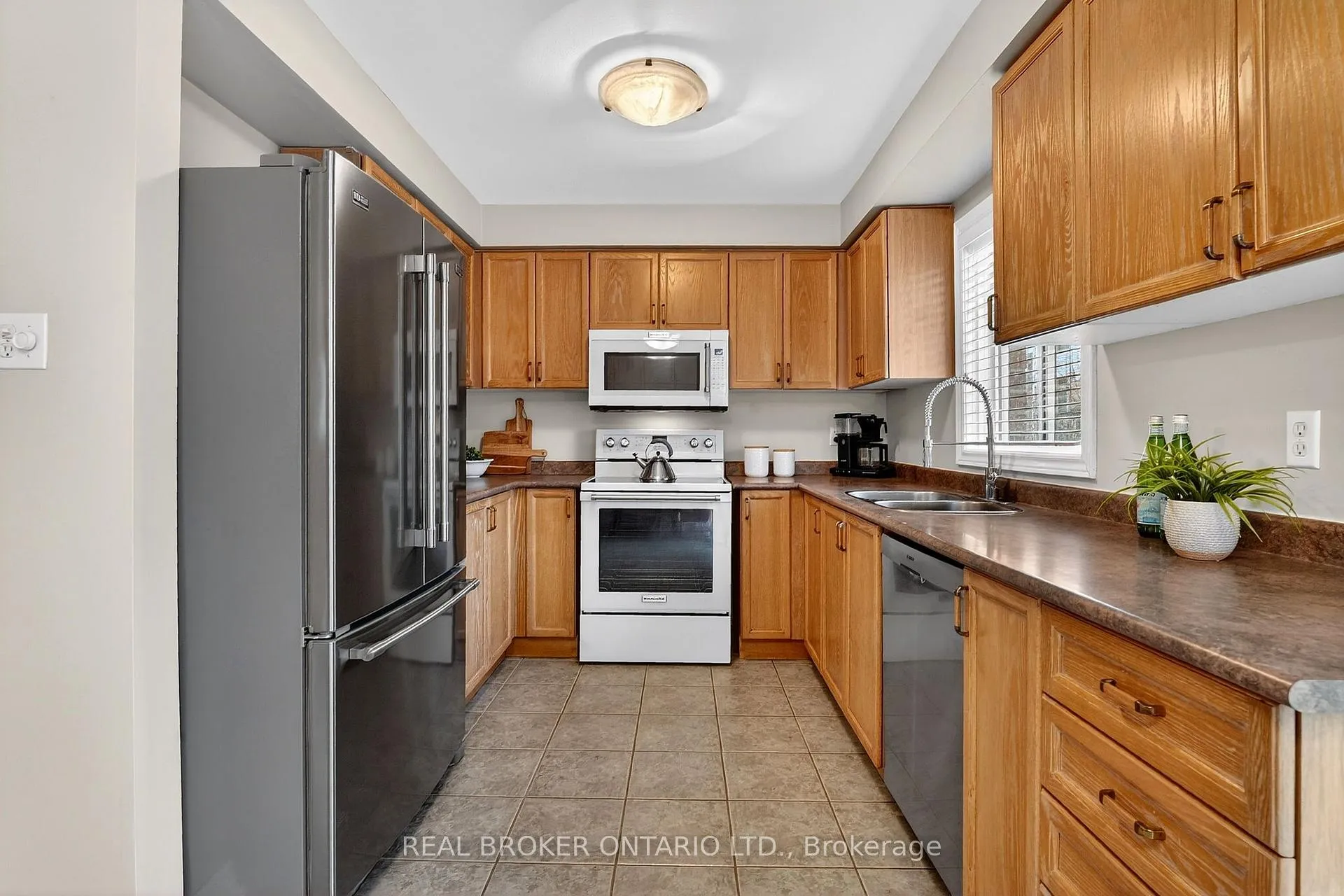 Photo 18 of 24 Shetland Drive, Hamilton, Waterdown — HOMEH