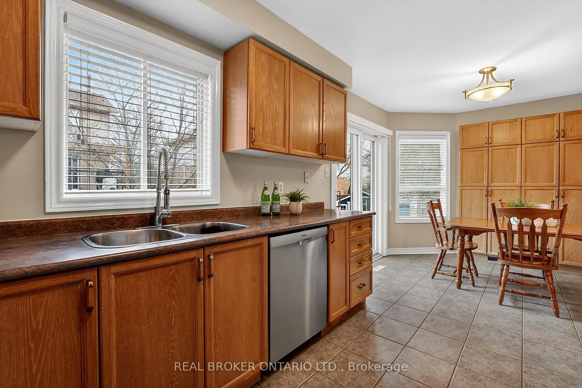 Photo 20 of 24 Shetland Drive, Hamilton, Waterdown — HOMEH