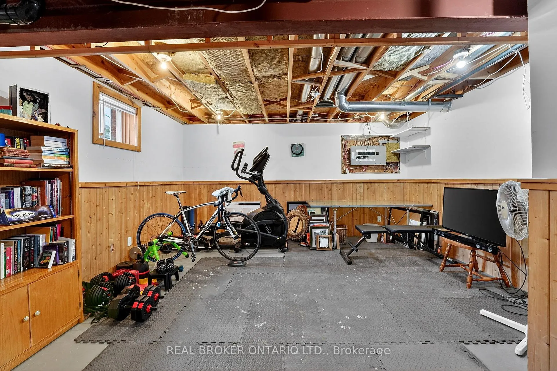 Photo 33 of 24 Shetland Drive, Hamilton, Waterdown — HOMEH