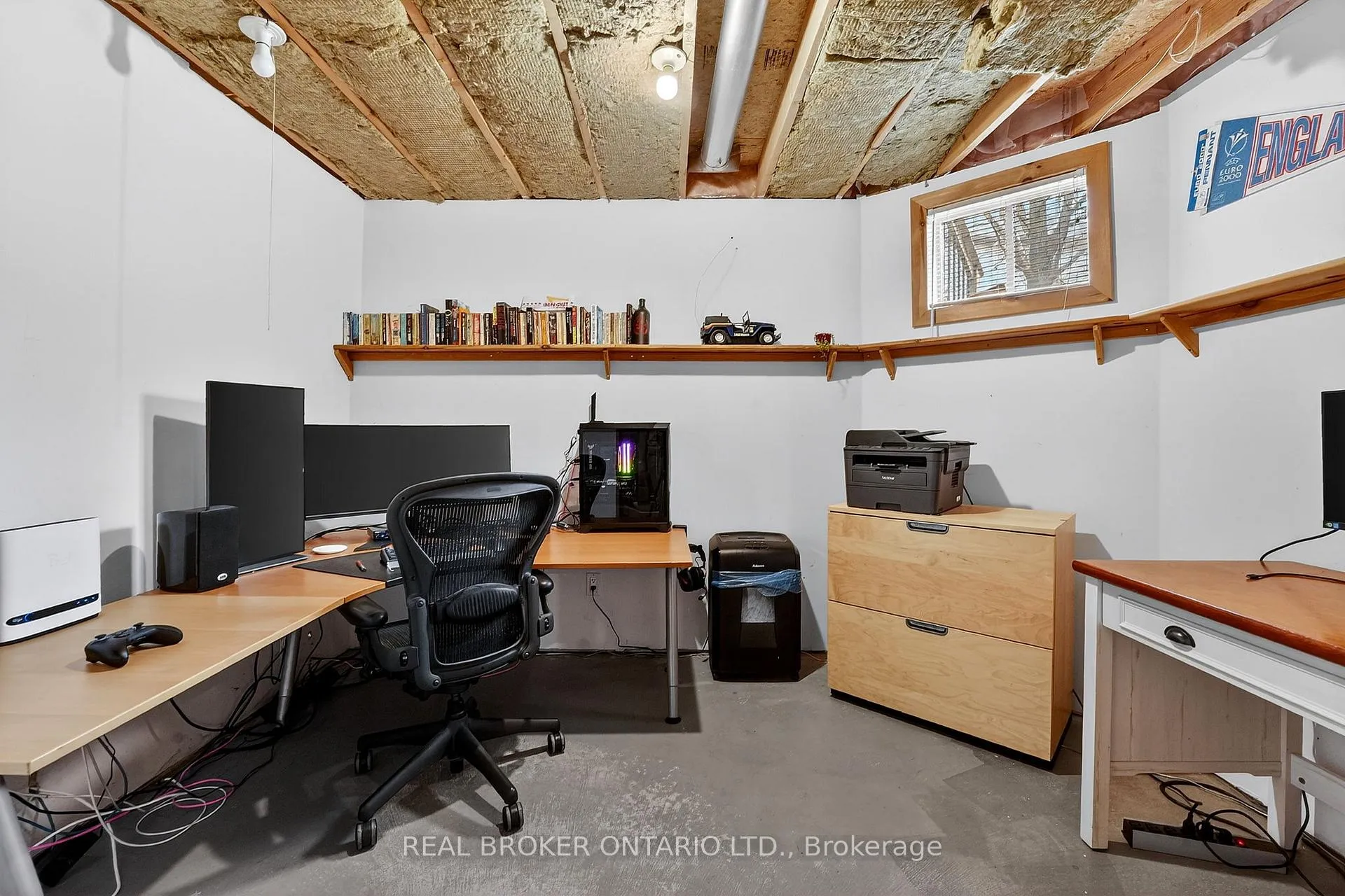 Photo 34 of 24 Shetland Drive, Hamilton, Waterdown — HOMEH