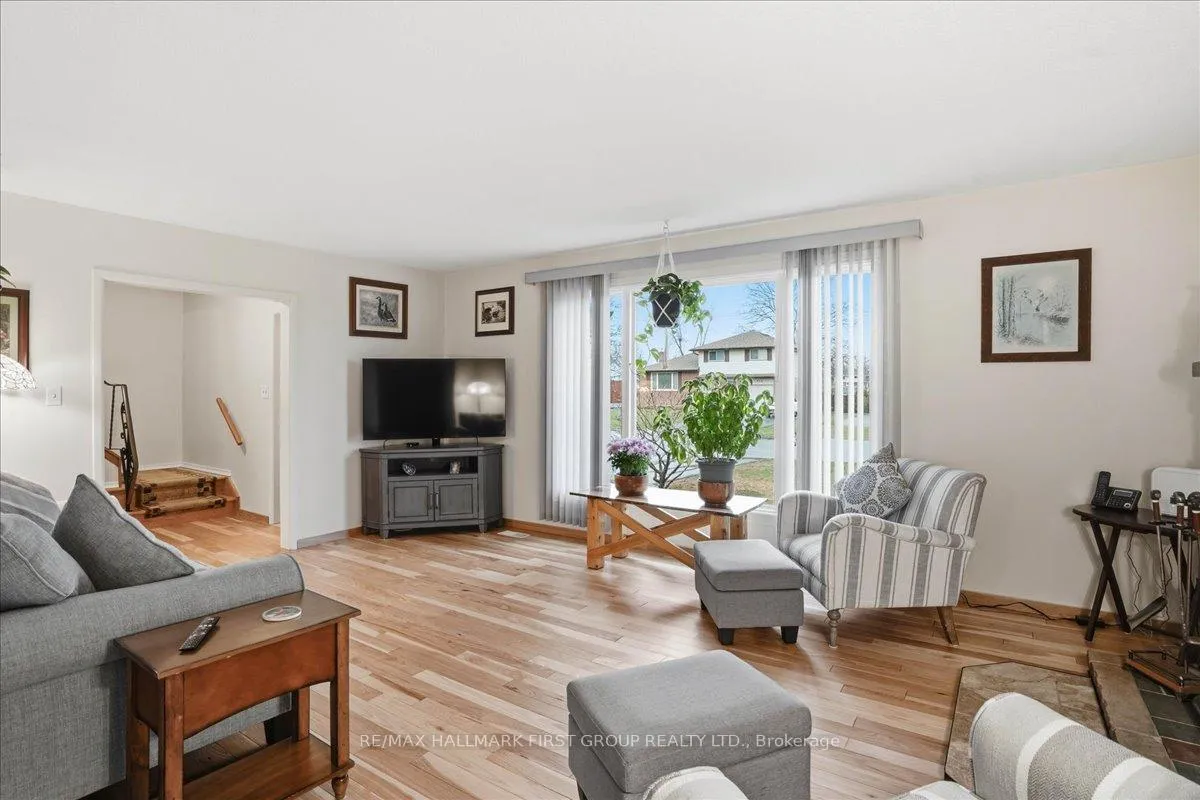 Photo 11 of 638 Bridge Street, Belleville, Belleville Ward — HOMEH