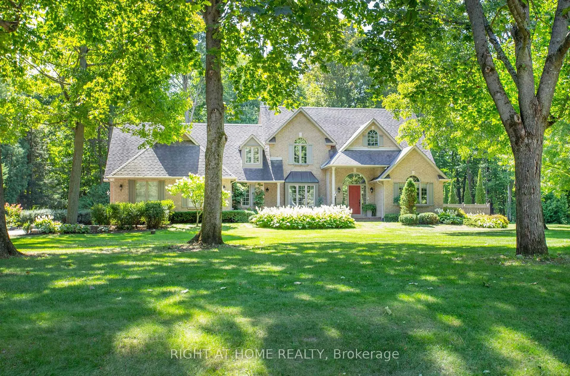 Photo 2 of 27 Timberlane Court, Clarington, Rural Clarington — HOMEH
