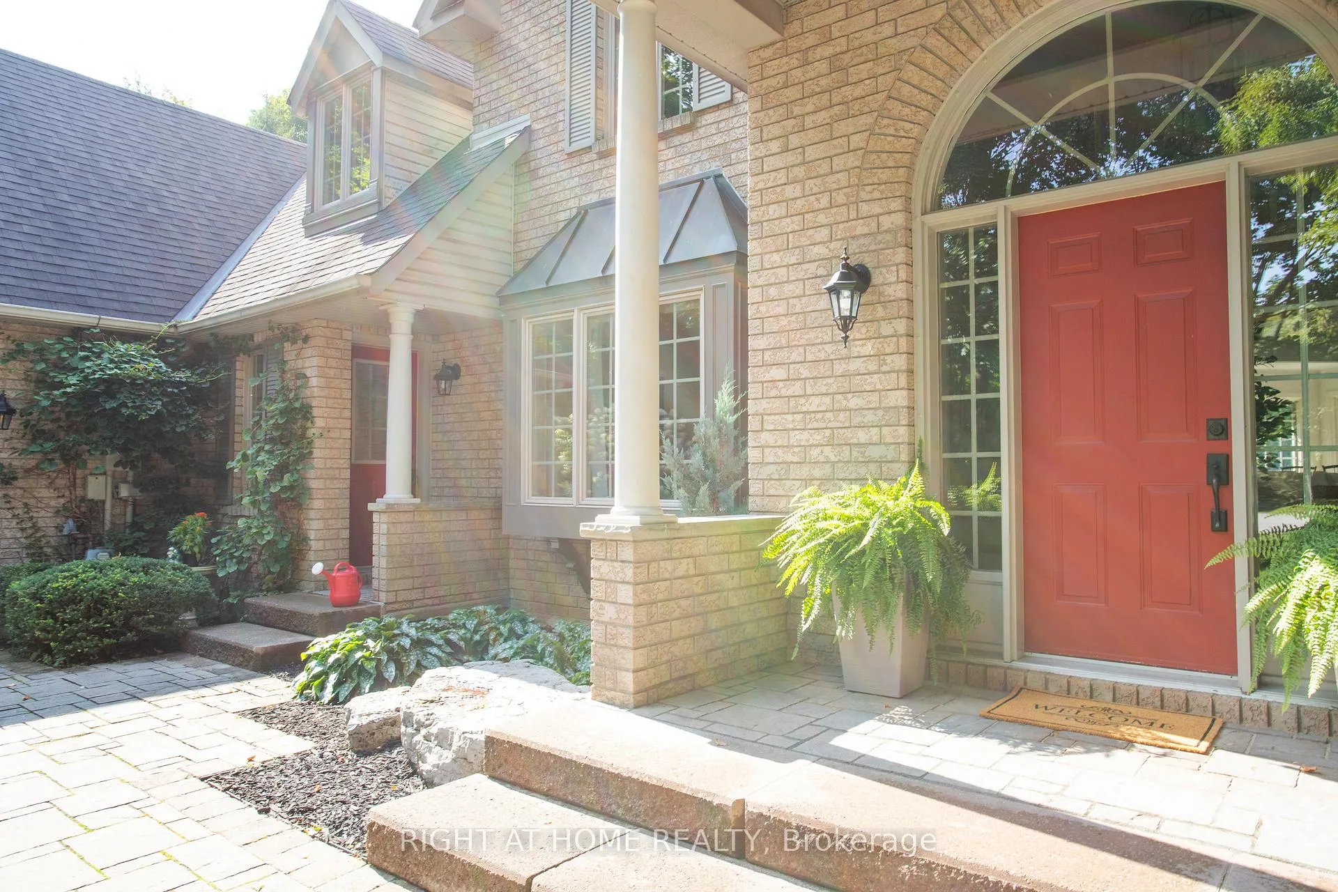 Photo 4 of 27 Timberlane Court, Clarington, Rural Clarington — HOMEH