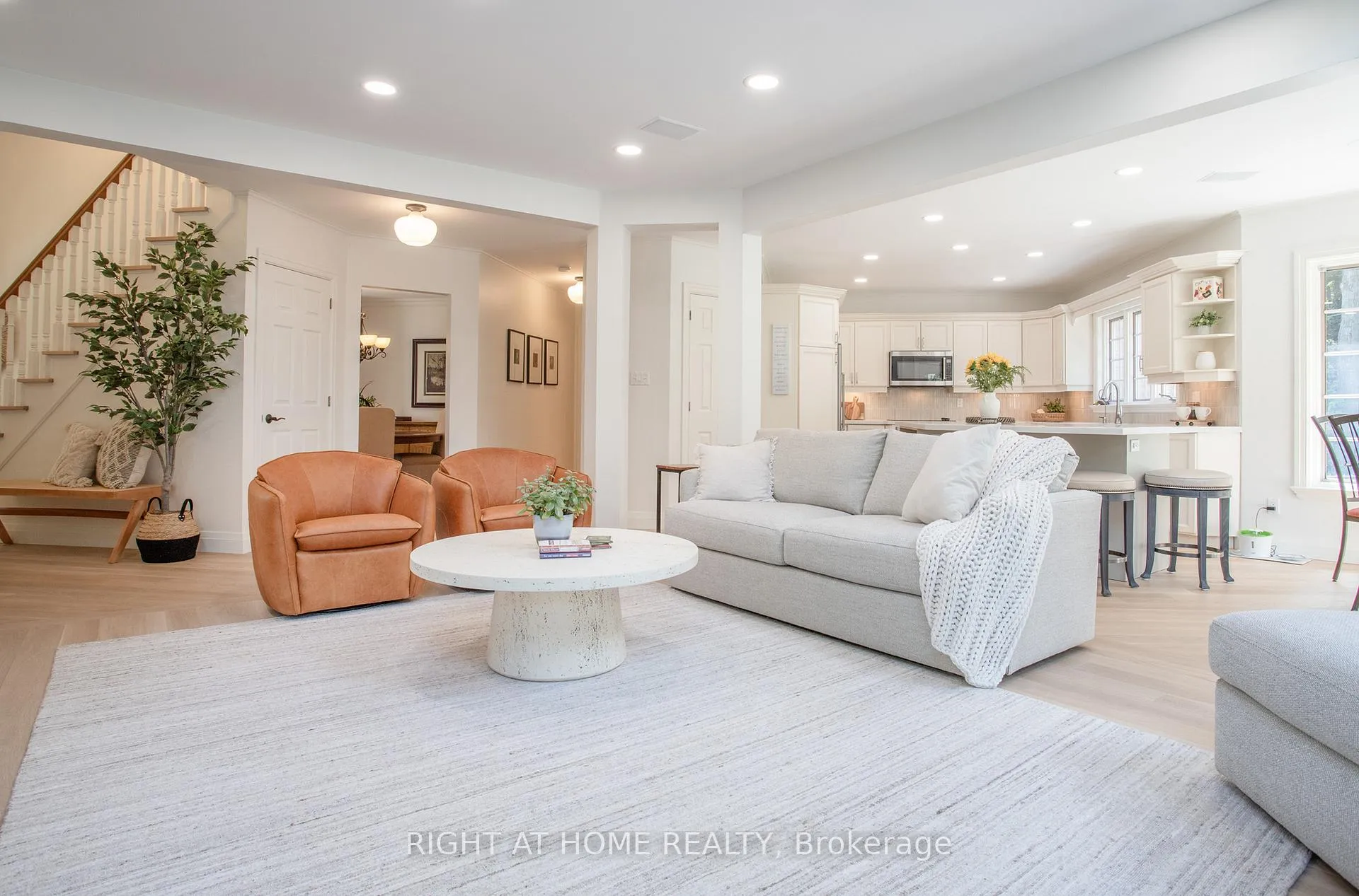 Photo 9 of 27 Timberlane Court, Clarington, Rural Clarington — HOMEH
