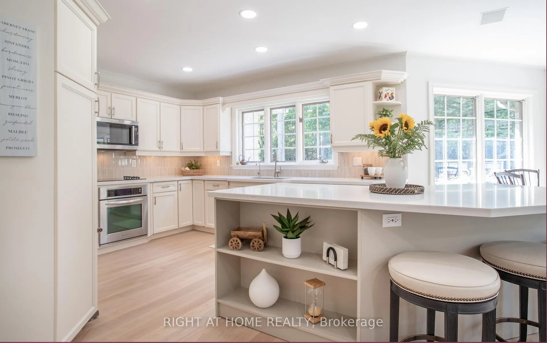 Photo 10 of 27 Timberlane Court, Clarington, Rural Clarington — HOMEH