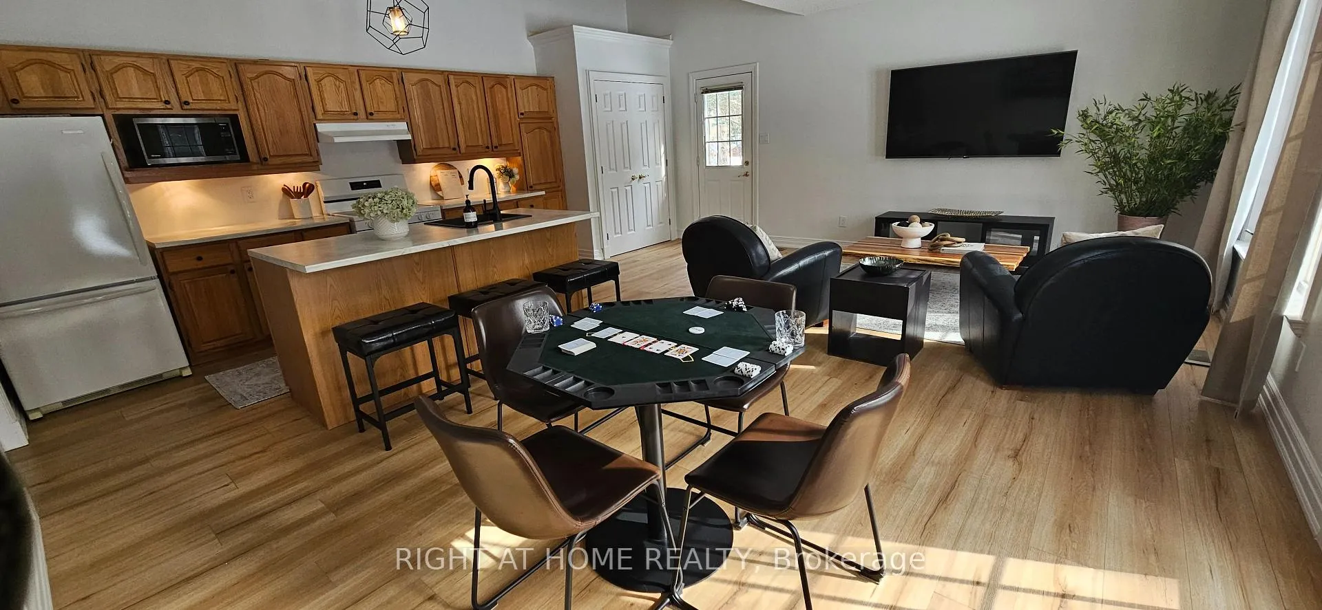 Photo 14 of 27 Timberlane Court, Clarington, Rural Clarington — HOMEH