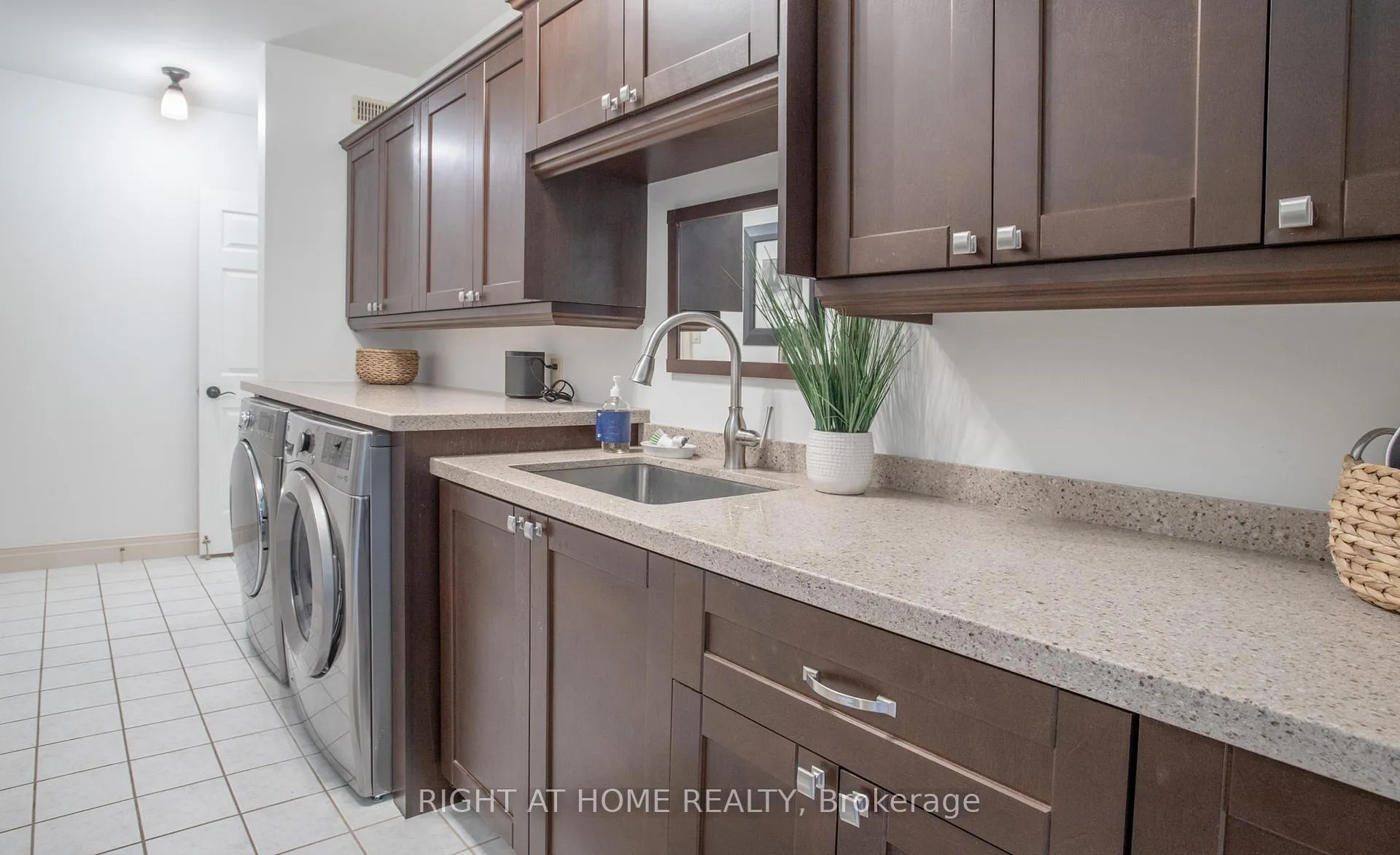 Photo 15 of 27 Timberlane Court, Clarington, Rural Clarington — HOMEH