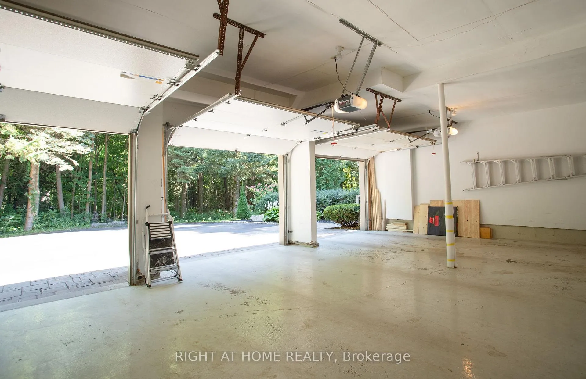 Photo 27 of 27 Timberlane Court, Clarington, Rural Clarington — HOMEH