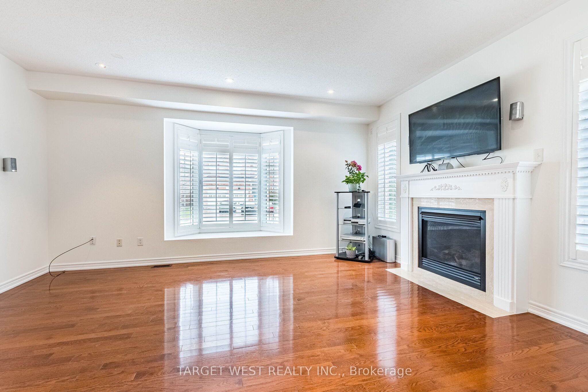 Photo 11 of 9 Olivia Marie Road, Brampton, Bram West — HOMEH