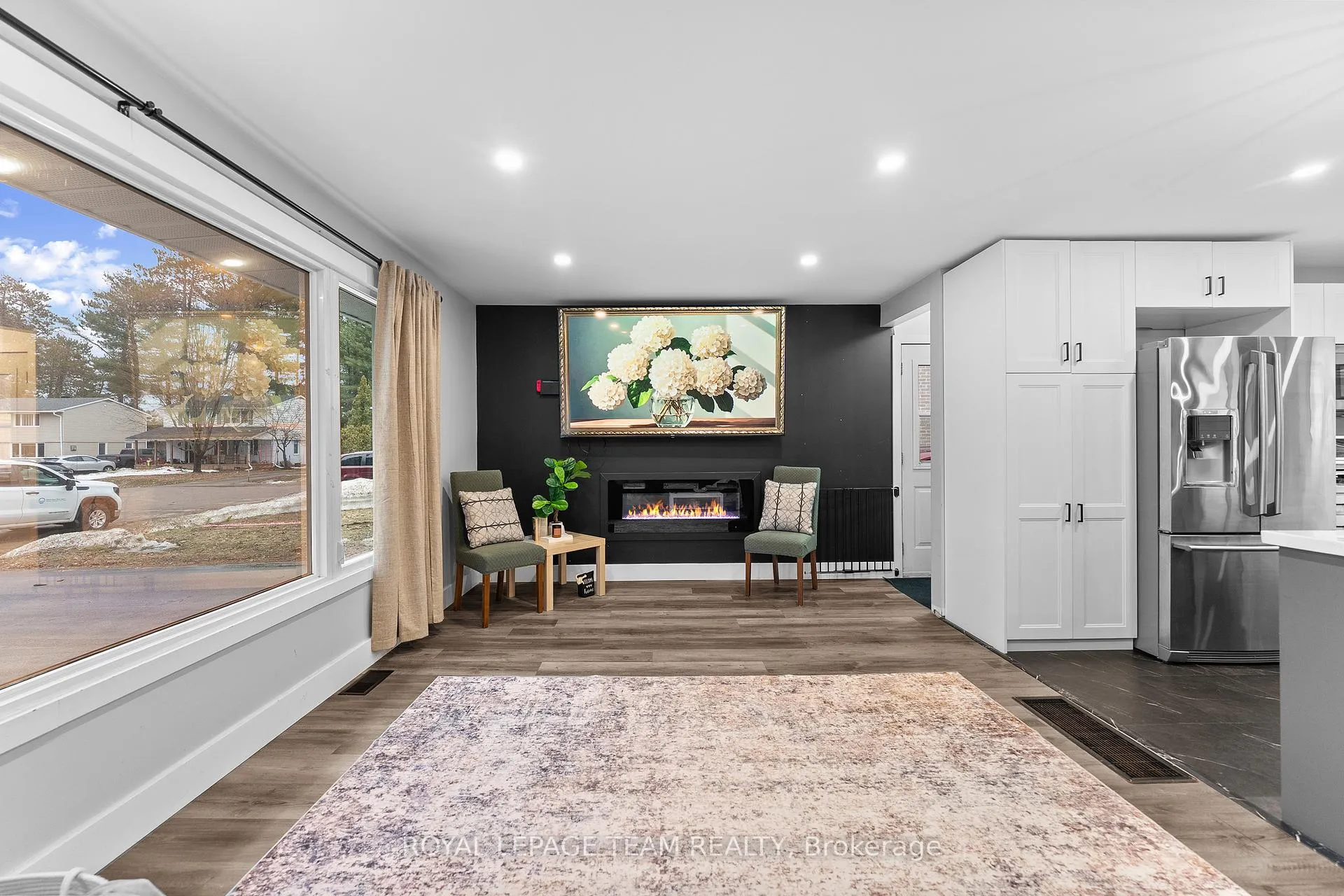 Photo 8 of 25 Frontenac Crescent, Deep River — HOMEH