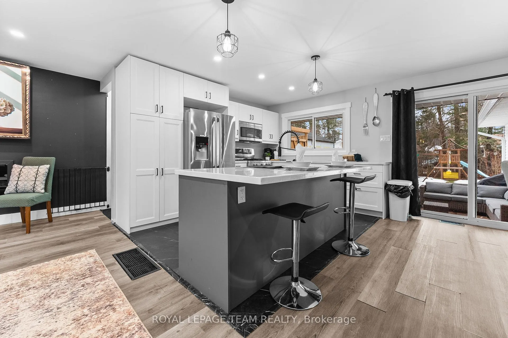 Photo 14 of 25 Frontenac Crescent, Deep River — HOMEH