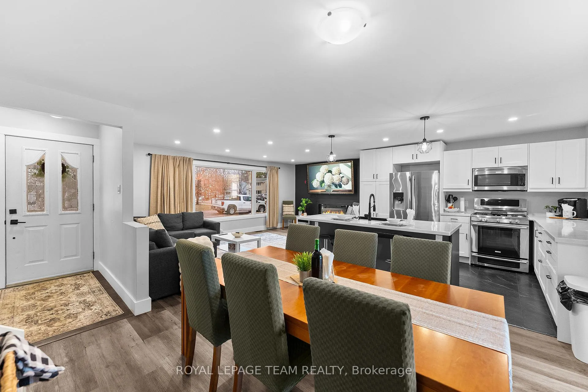 Photo 15 of 25 Frontenac Crescent, Deep River — HOMEH