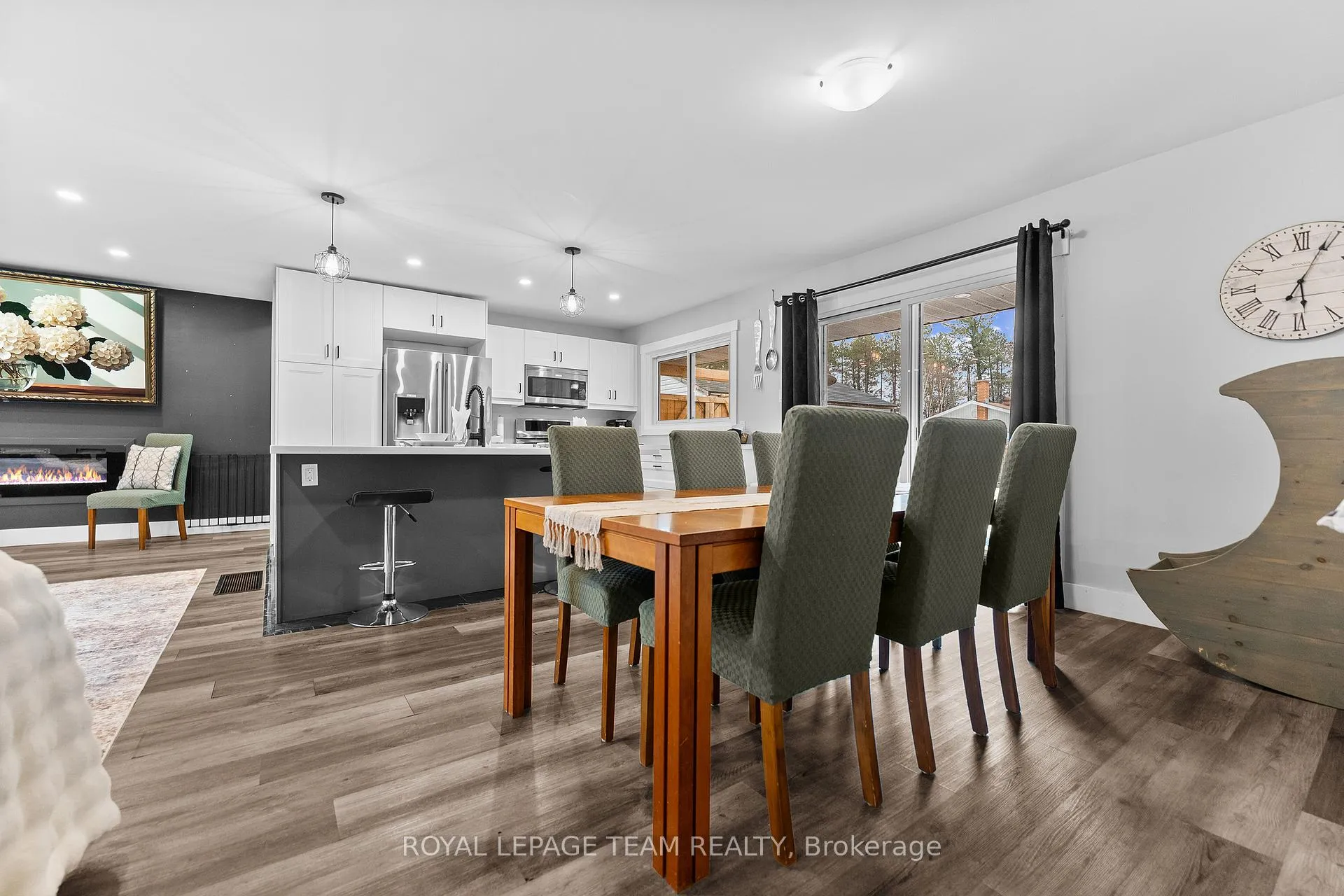 Photo 16 of 25 Frontenac Crescent, Deep River — HOMEH